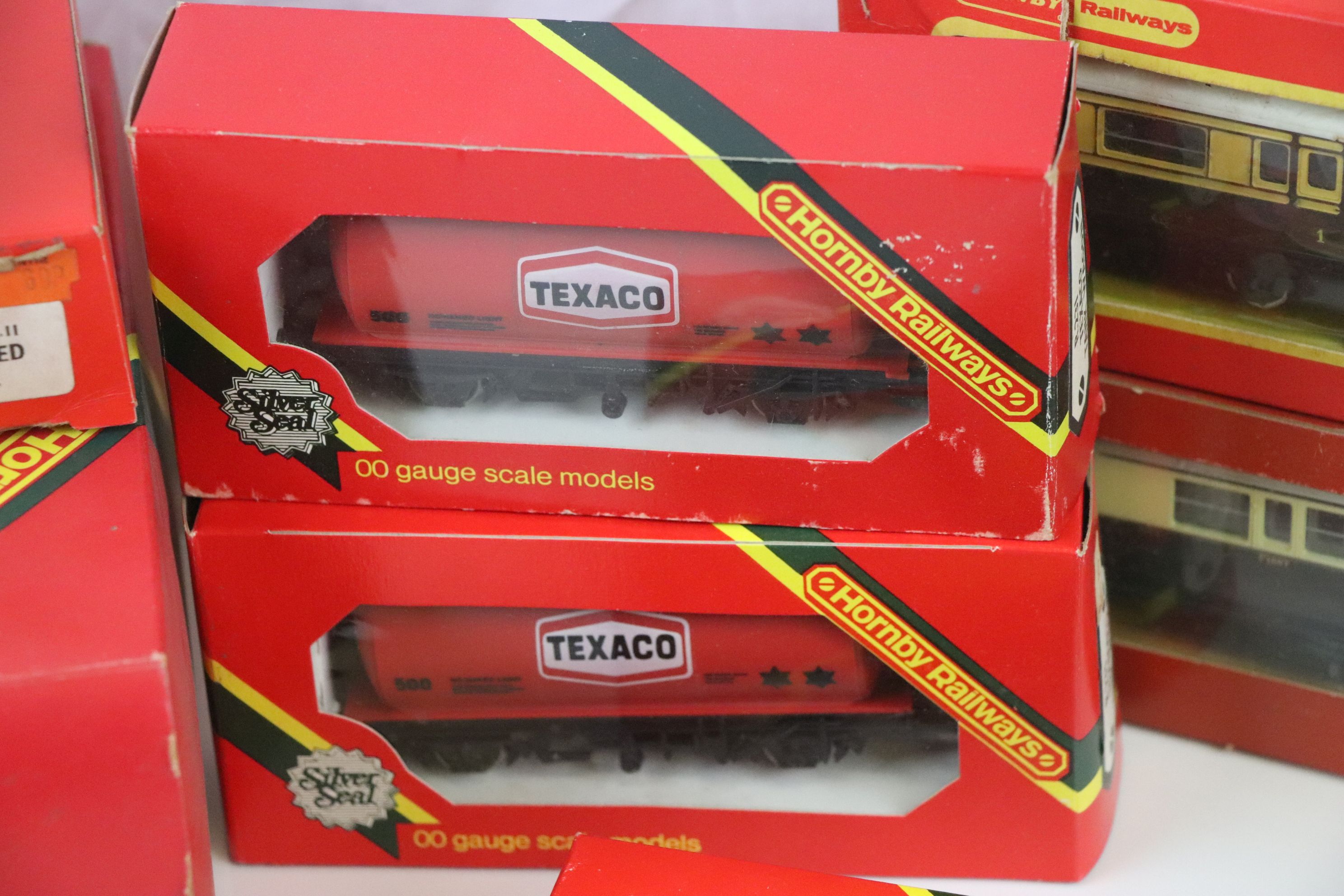 11 Boxed OO gauge items to include Hornby R002 Village Station, R26, R231, R105, R022, R011, R124, - Image 6 of 7