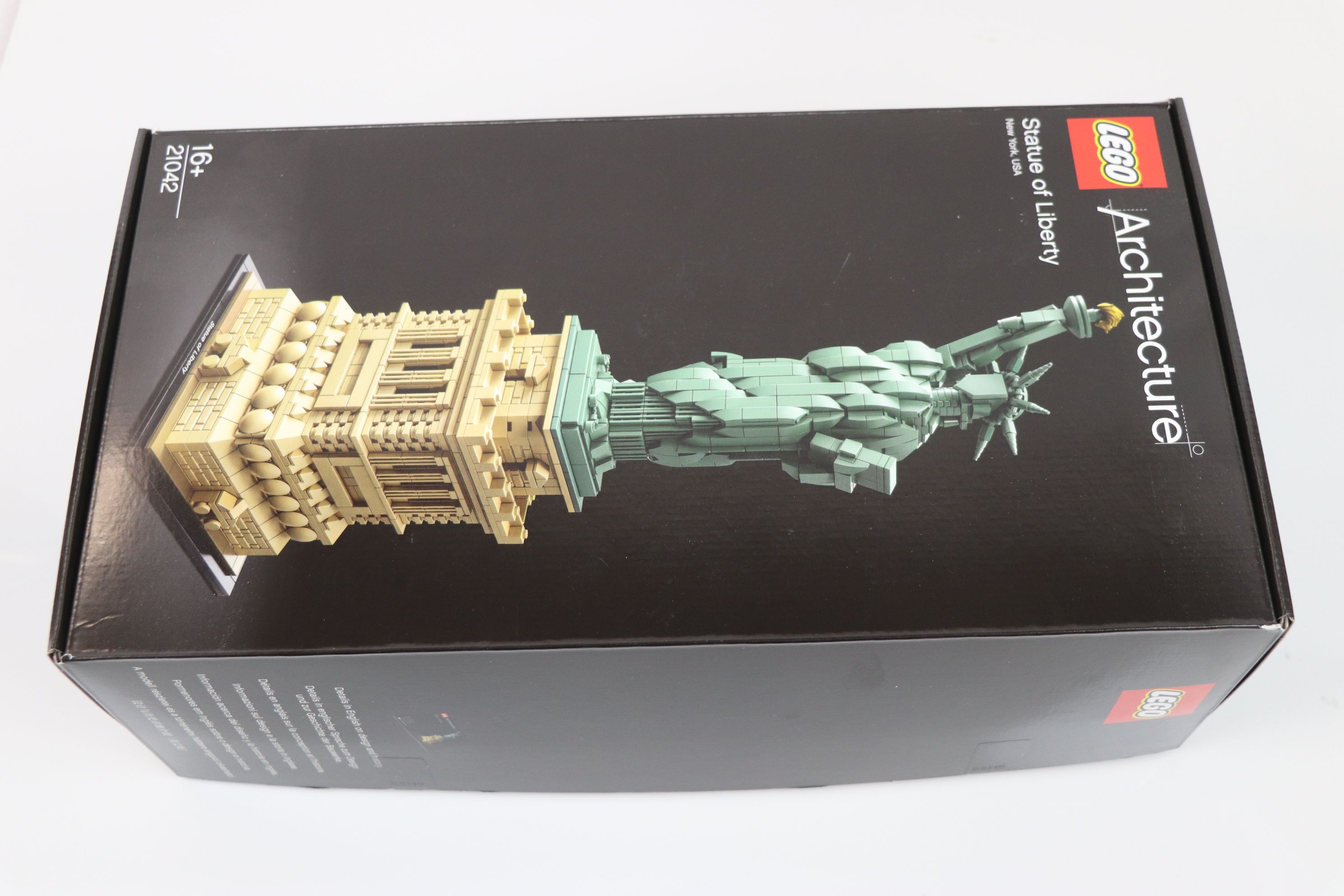 Lego - Two boxed Lego Architecture sets to include 21042 Statue of Liberty and 21034 London, both - Image 3 of 14