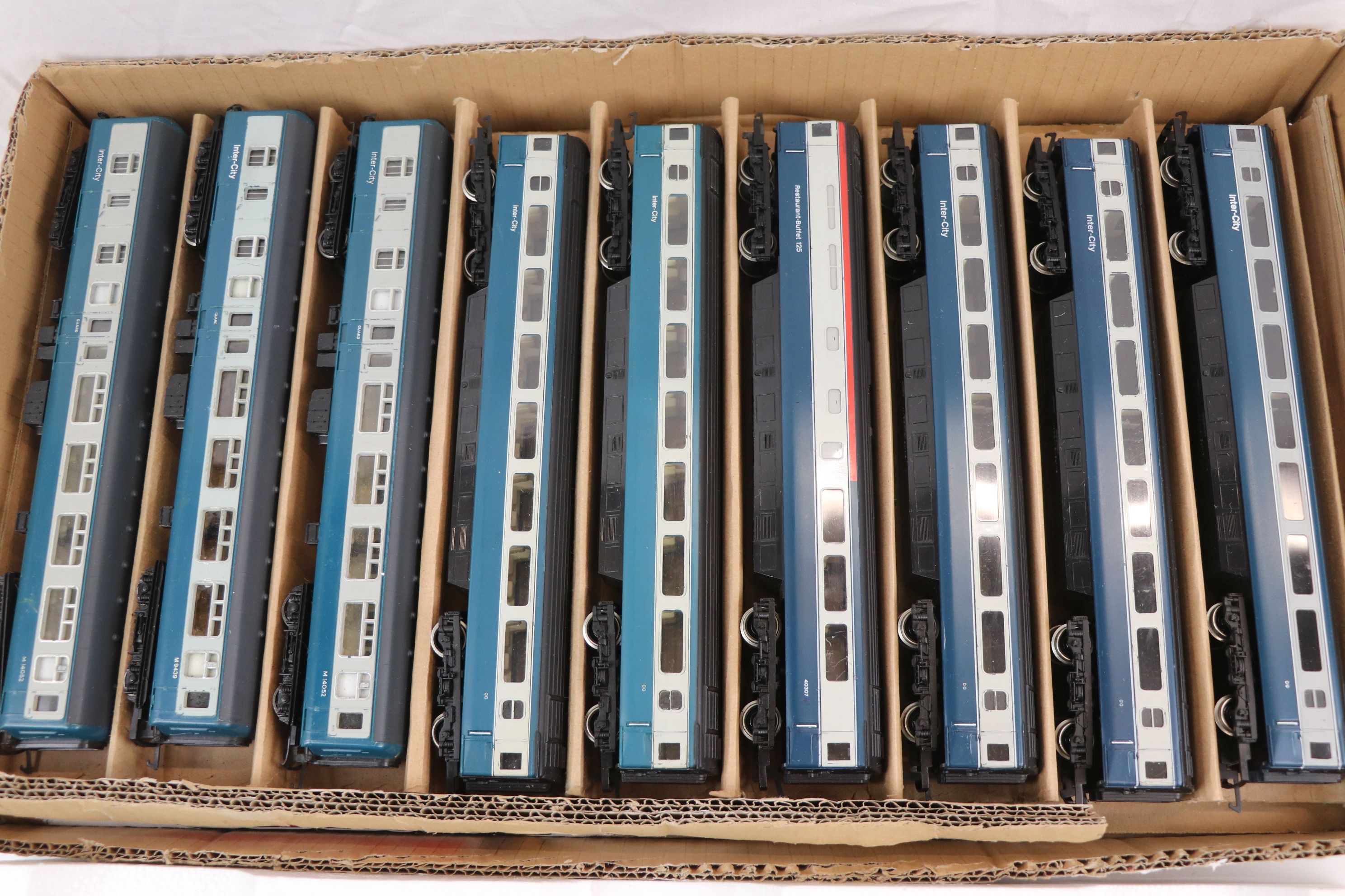 21 Items of OO gauge items of rolling stock to include Hornby and Airfix, featuring 9 x Inter-City - Image 2 of 9