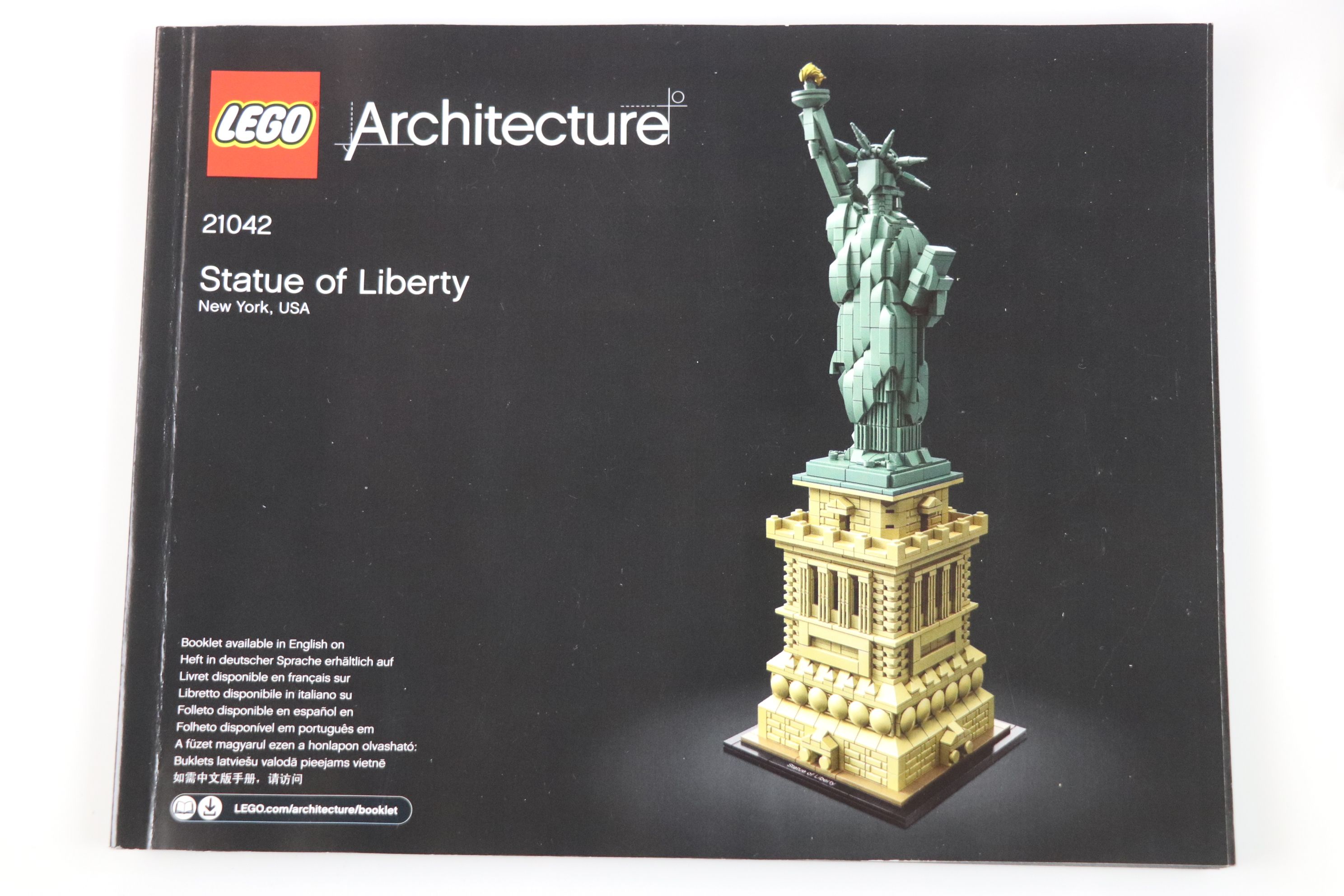 Lego - Two boxed Lego Architecture sets to include 21042 Statue of Liberty and 21034 London, both - Image 7 of 14