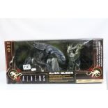 Boxed McFarlane Movie Maniacs Aliens Alien Queen Diorama, excellent