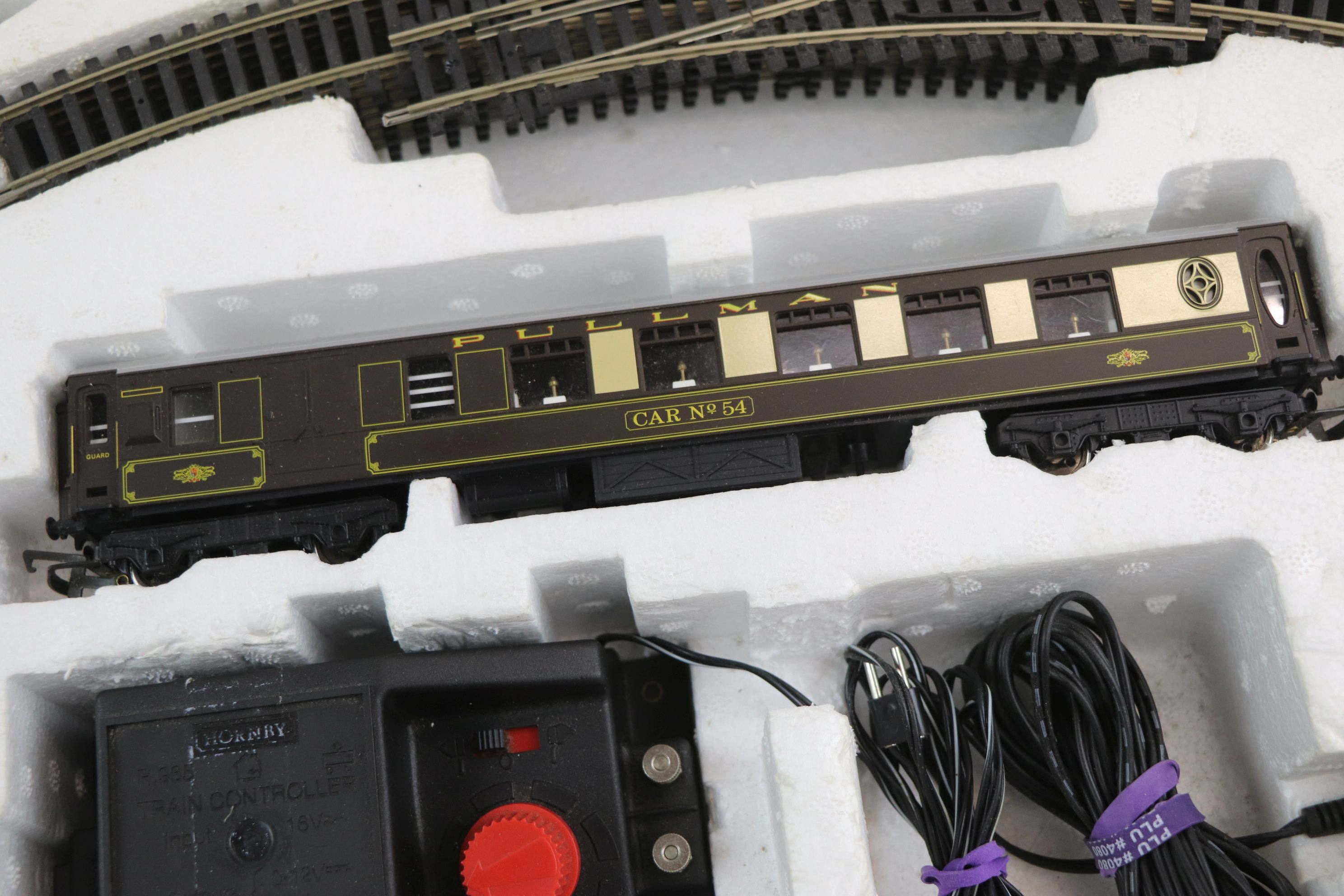 Boxed Hornby OO gauge R1048 electric train set complete with locomotive and rolling stock, box tatty - Image 5 of 7