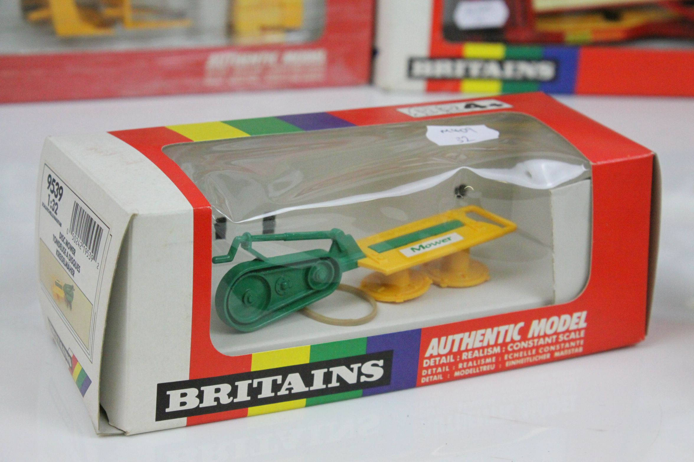 16 Boxed 1:32 Britains farming models to include 9566, 9559, 9539, 9548, 9547, 9574, 9509, 9519, - Image 7 of 27