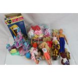 Group of dolls and toys to include Bluebird Polly Pocket Palace, Sindy doll, Puppy in My Pocket etc