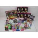 Group of toys and figures to include 7 x Vivid Imaginations Snow White & The Seven Dwarfs figures,