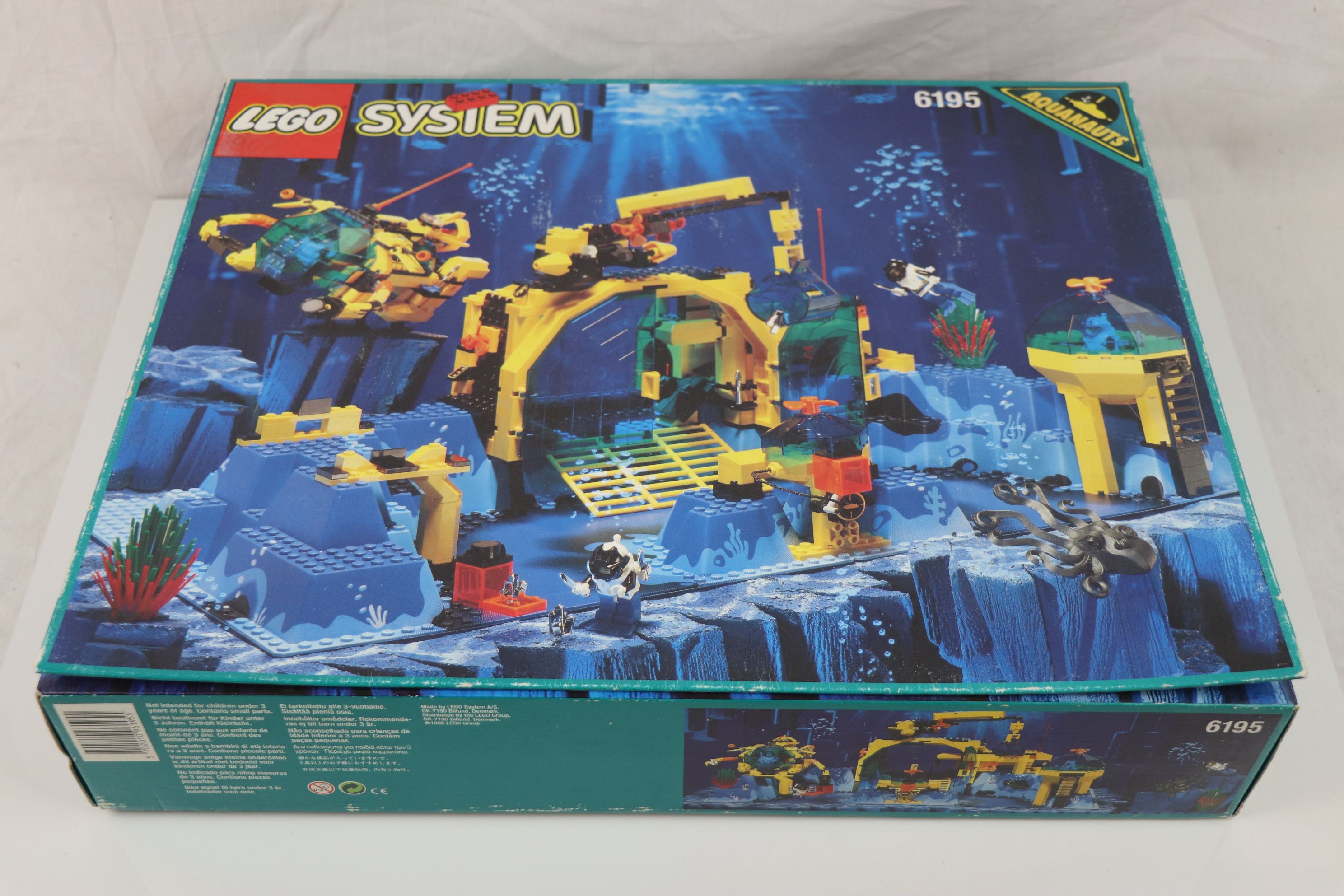 Lego - Boxed Lego System 6195 Aquanauts Neptune Discovery set unchecked but appearing complete