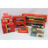 11 Boxed OO gauge items to include Hornby R002 Village Station, R26, R231, R105, R022, R011, R124,