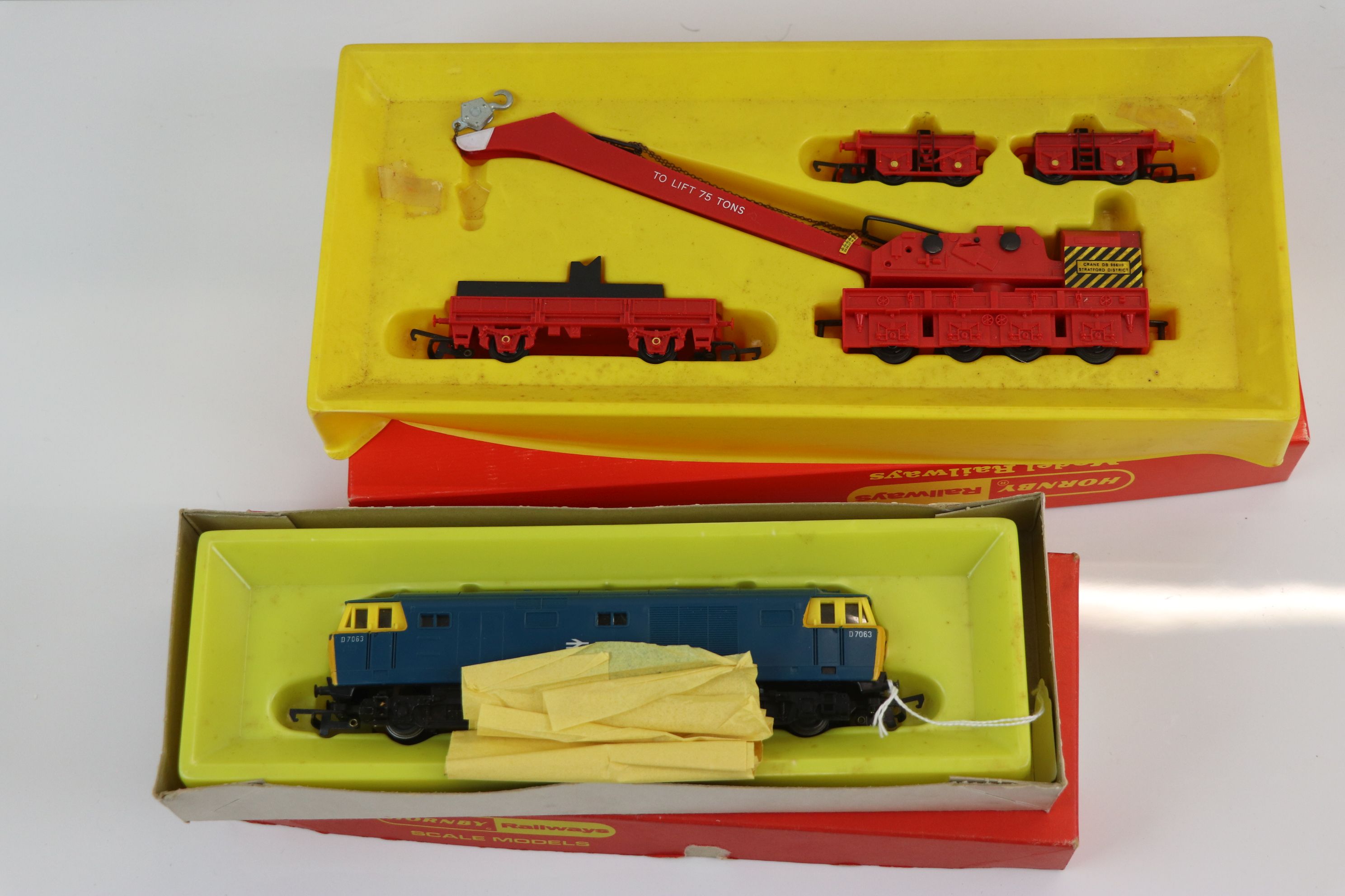 Boxed Hornby OO gauge R758 BR Hymek Diesel Hydraulic Locomotive plus a boxed Hornby OO gauge R739 - Image 2 of 9