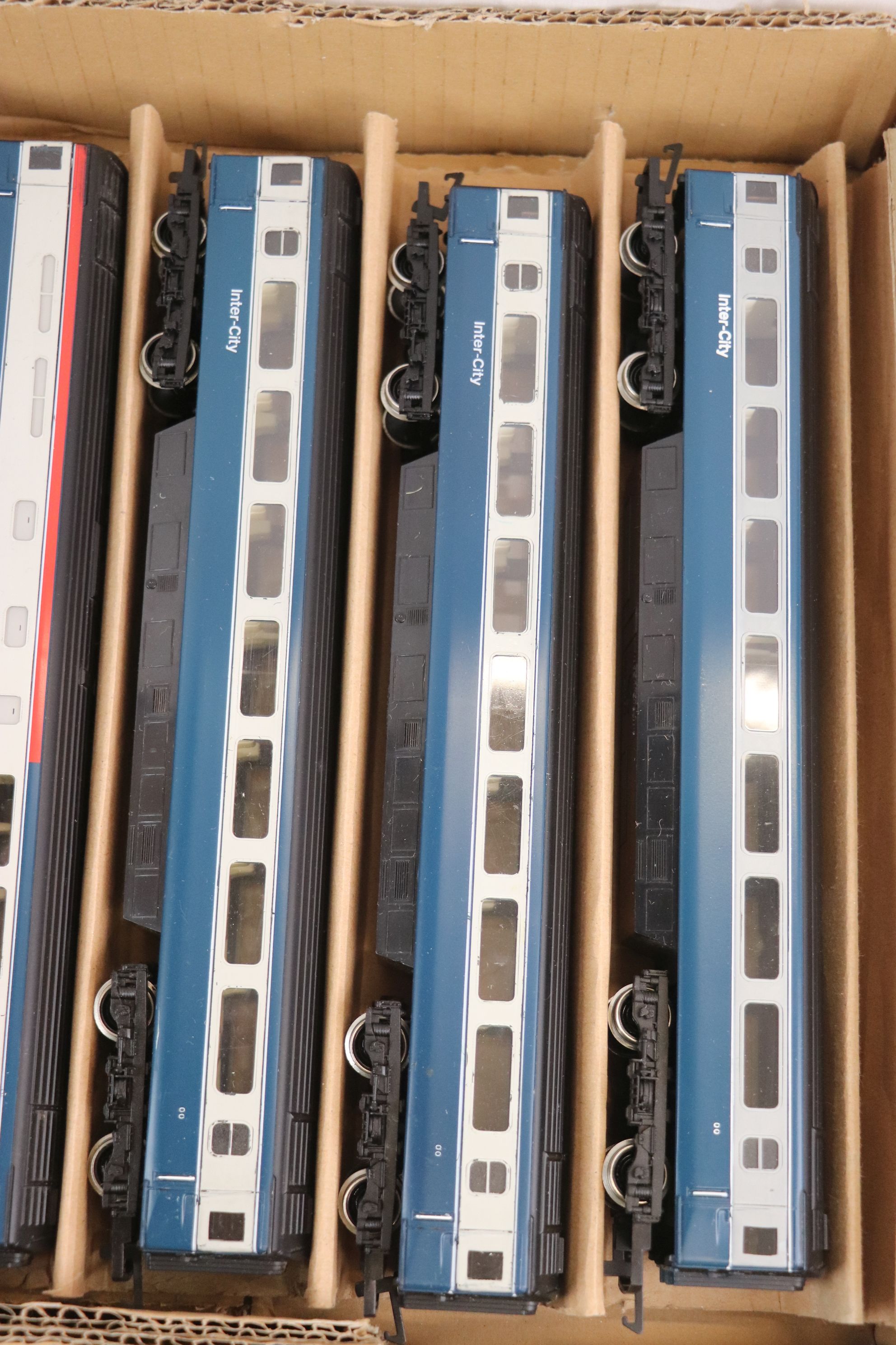 21 Items of OO gauge items of rolling stock to include Hornby and Airfix, featuring 9 x Inter-City - Image 3 of 9