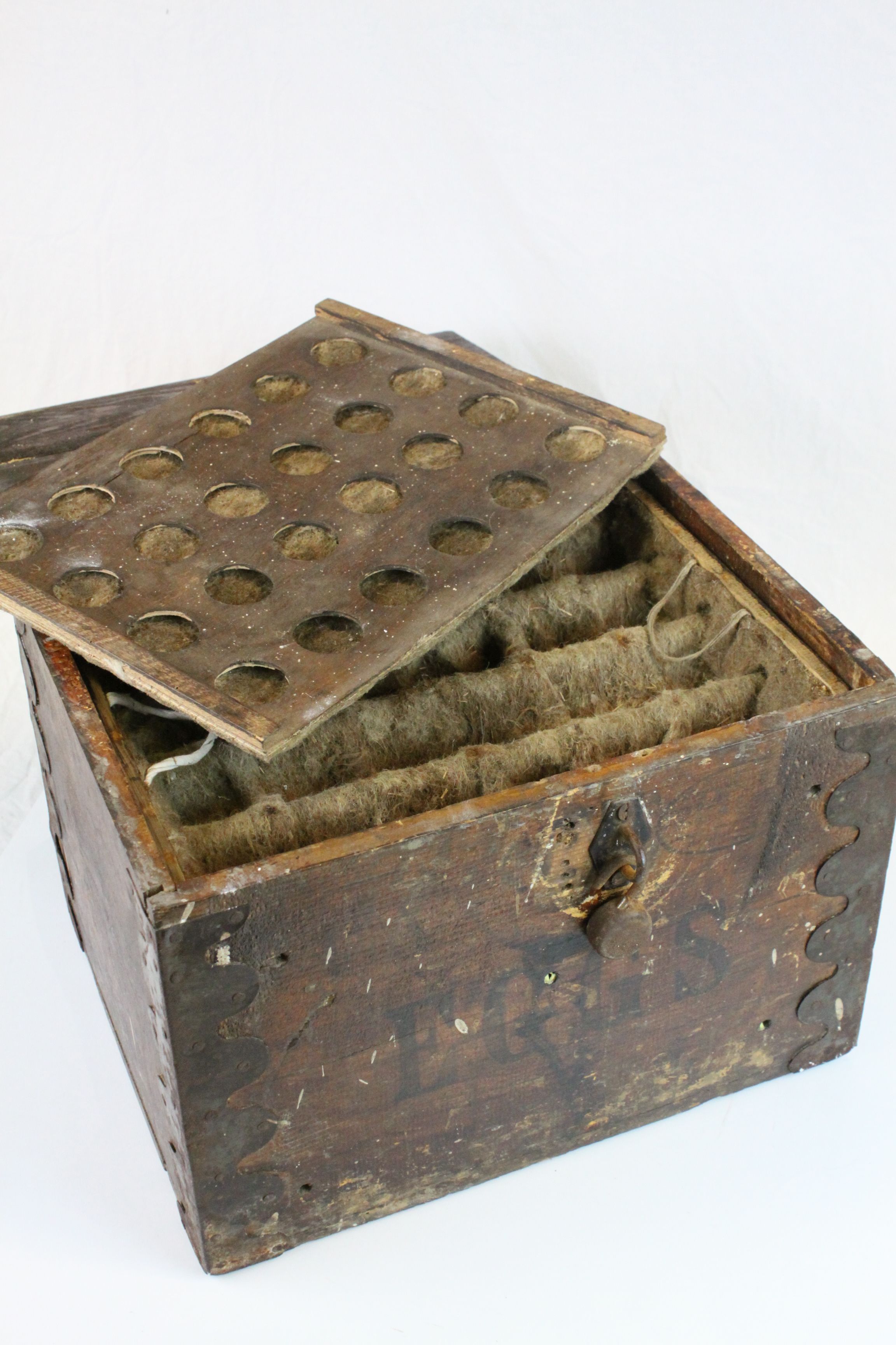 Early 20th century Rustic Pine Egg Box with Iron Fittings, the hinged lid opening to reveal four - Image 4 of 4