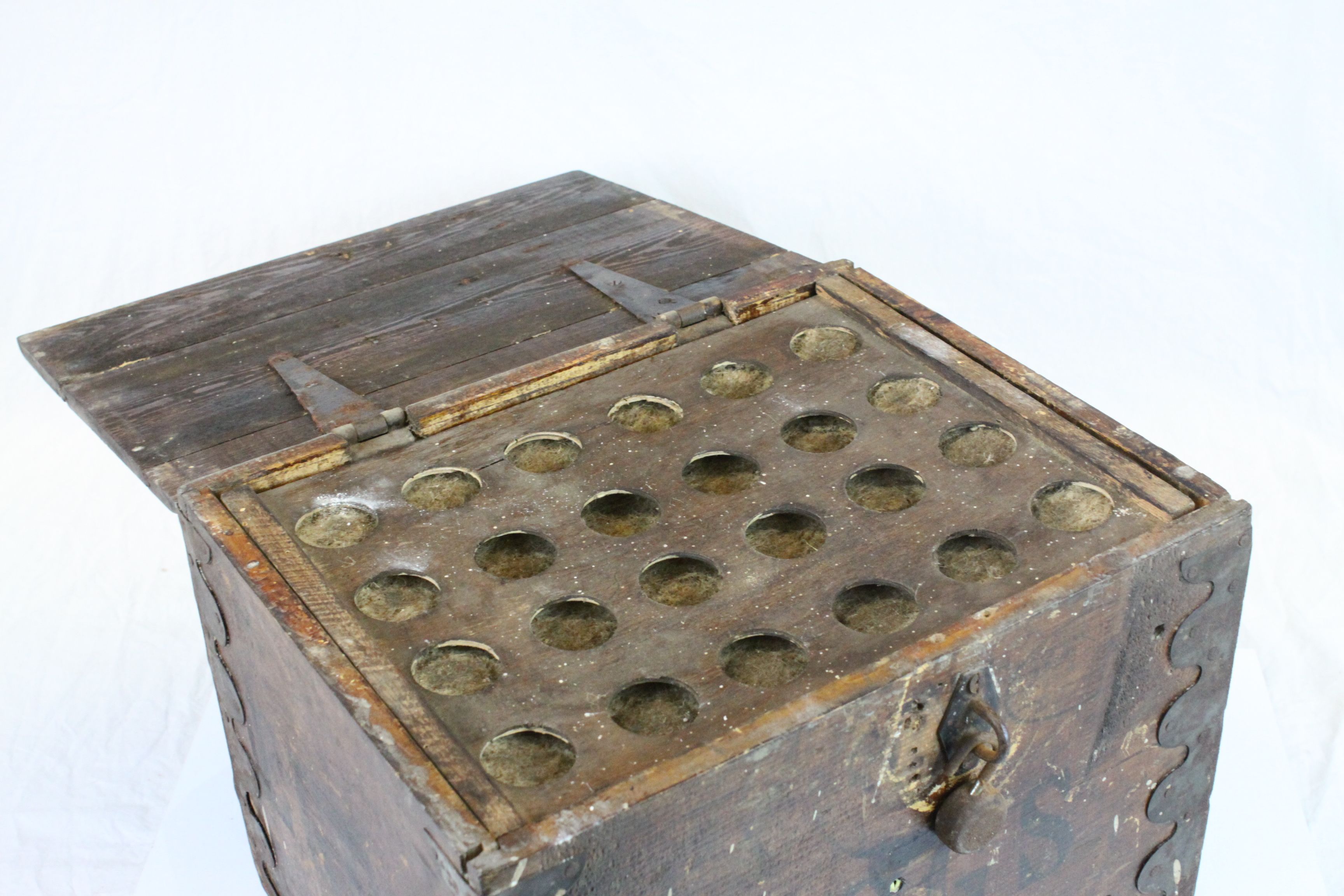 Early 20th century Rustic Pine Egg Box with Iron Fittings, the hinged lid opening to reveal four - Image 3 of 4