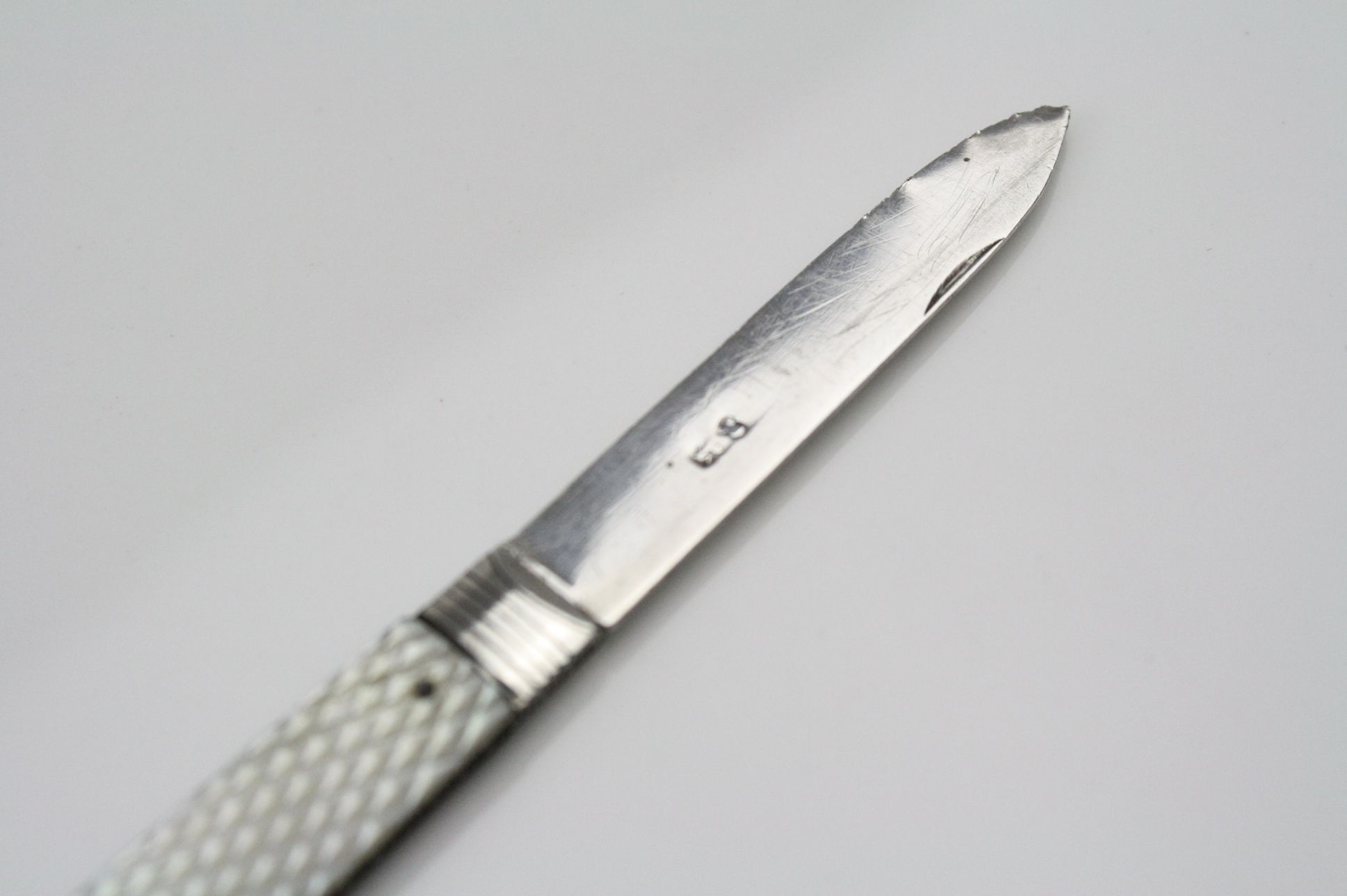 Silver and mop circa 1820's ladies fruit knife - Image 2 of 4