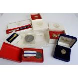 A quantity of collectables to include a named jubilee medal in original issue box, a Richard Nixon