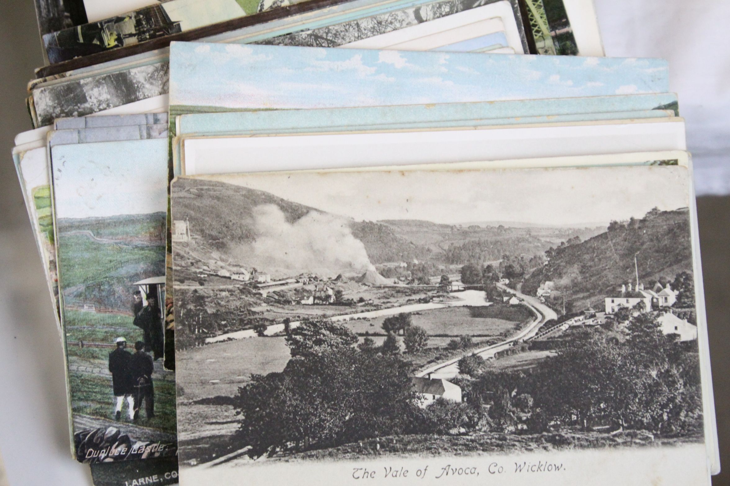 Three Shoe Boxes of Postcards, mainly Early to Mid 20th century, Black & White and Colour, Various - Image 3 of 18