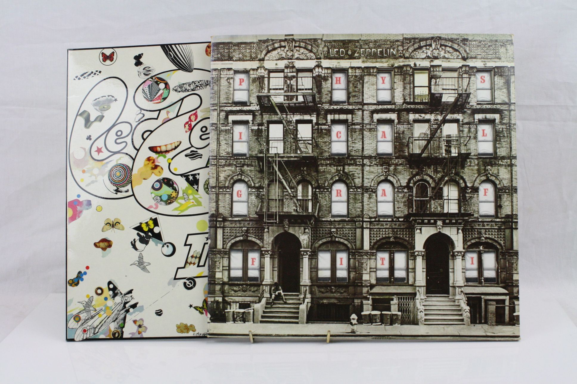 Vinyl - Led Zeppelin - Two LP's to include Three (K50002) and Physical Graffiti (SSK 89400) both - Image 2 of 17