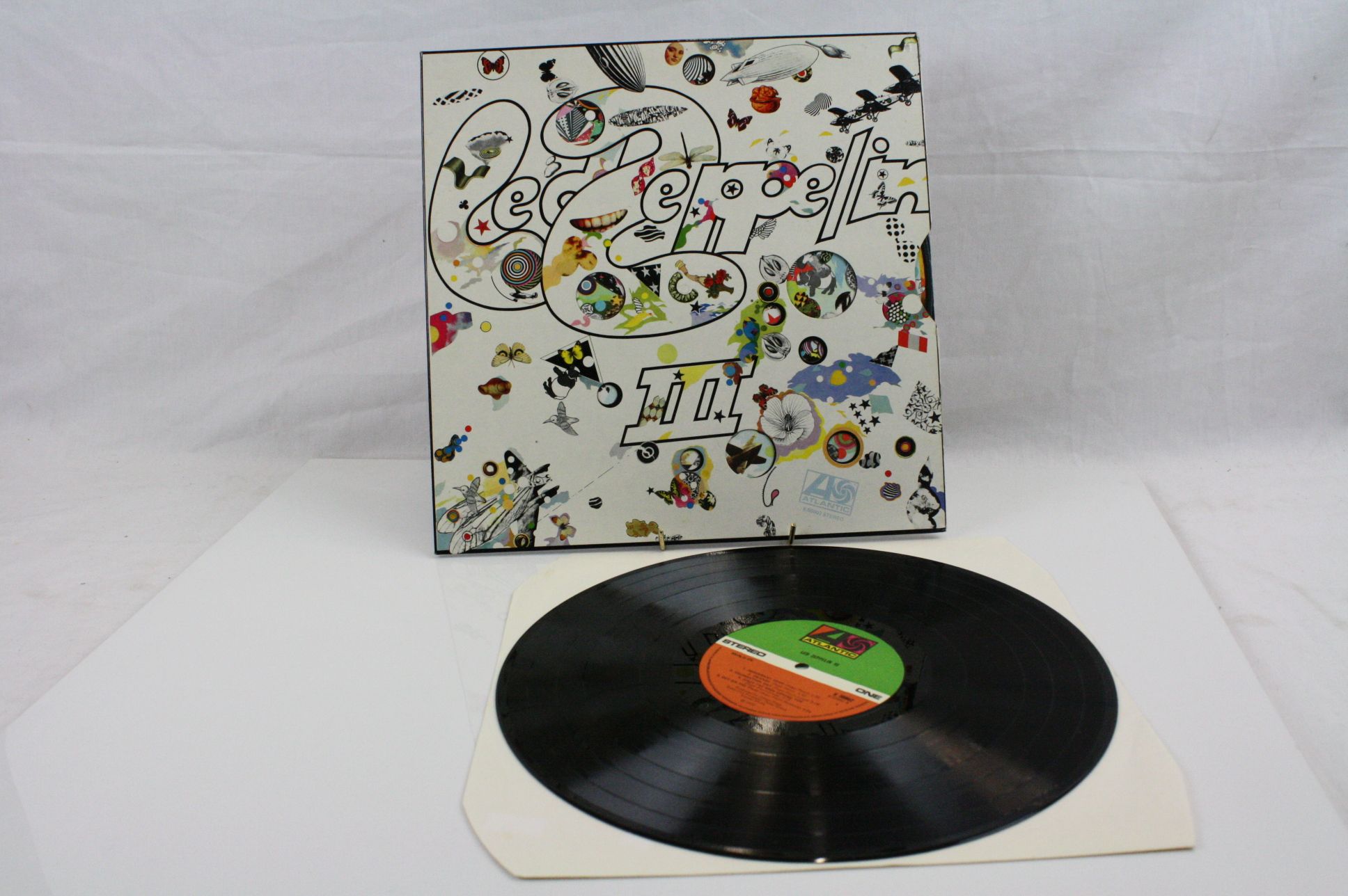 Vinyl - Led Zeppelin - Two LP's to include Three (K50002) and Physical Graffiti (SSK 89400) both - Image 13 of 17