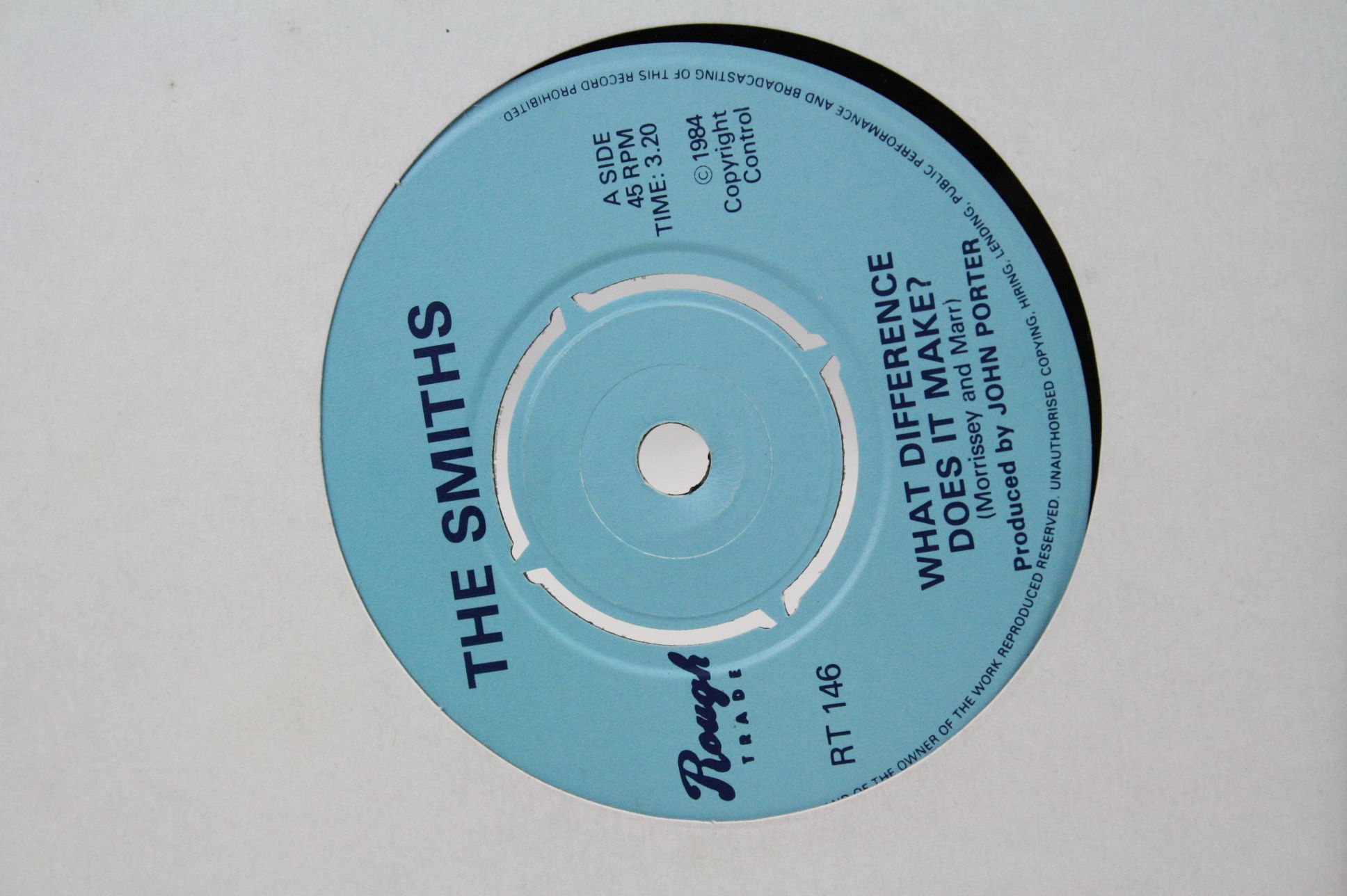 Vinyl - Two The Smiths 45s on Rough Trade to include This Charming Man RT136 early pressing with - Image 3 of 5