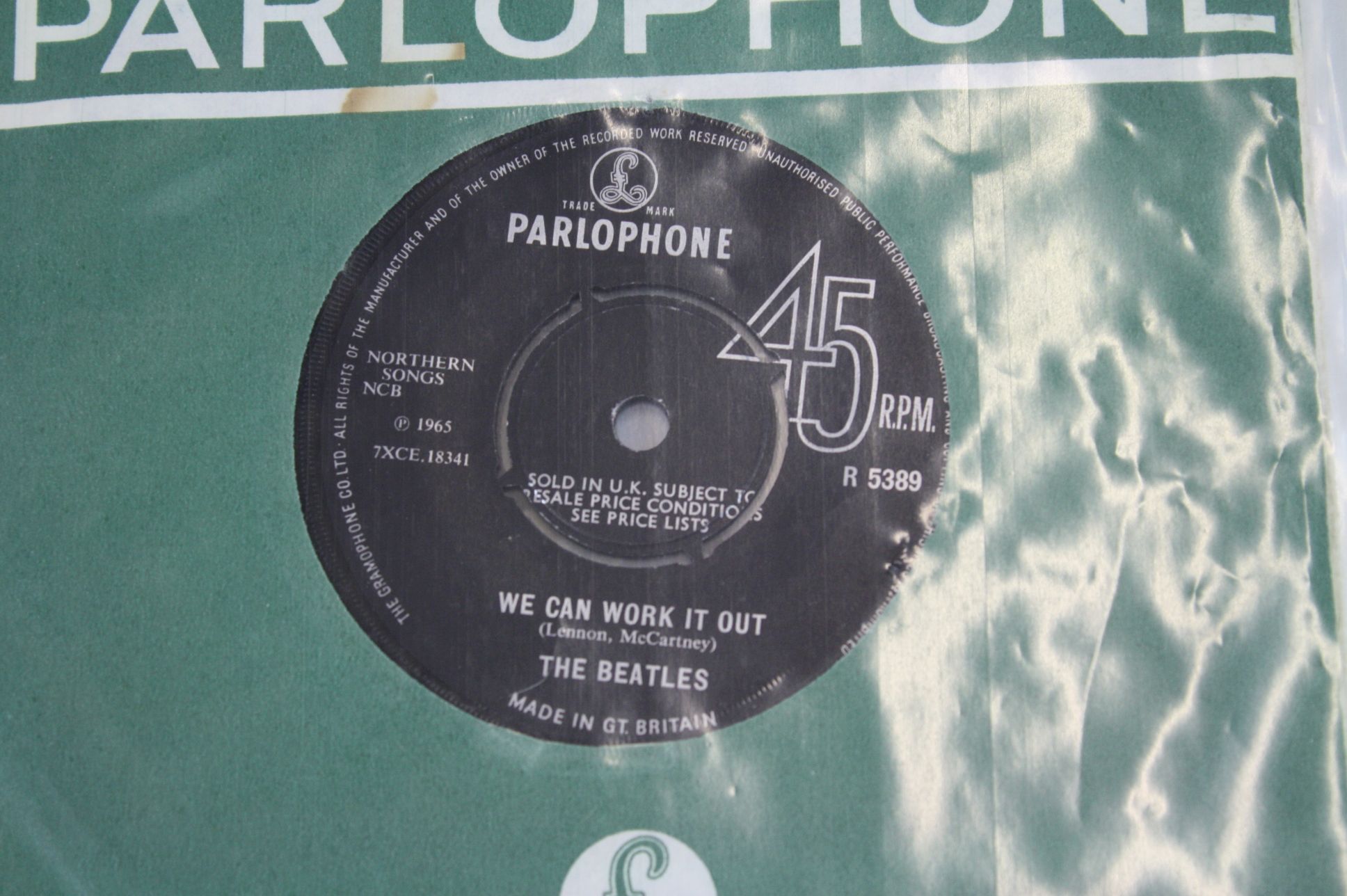 Vinyl - First class collection of 20 The Beatles 45s with some re-releases all in company sleeves in - Image 3 of 22