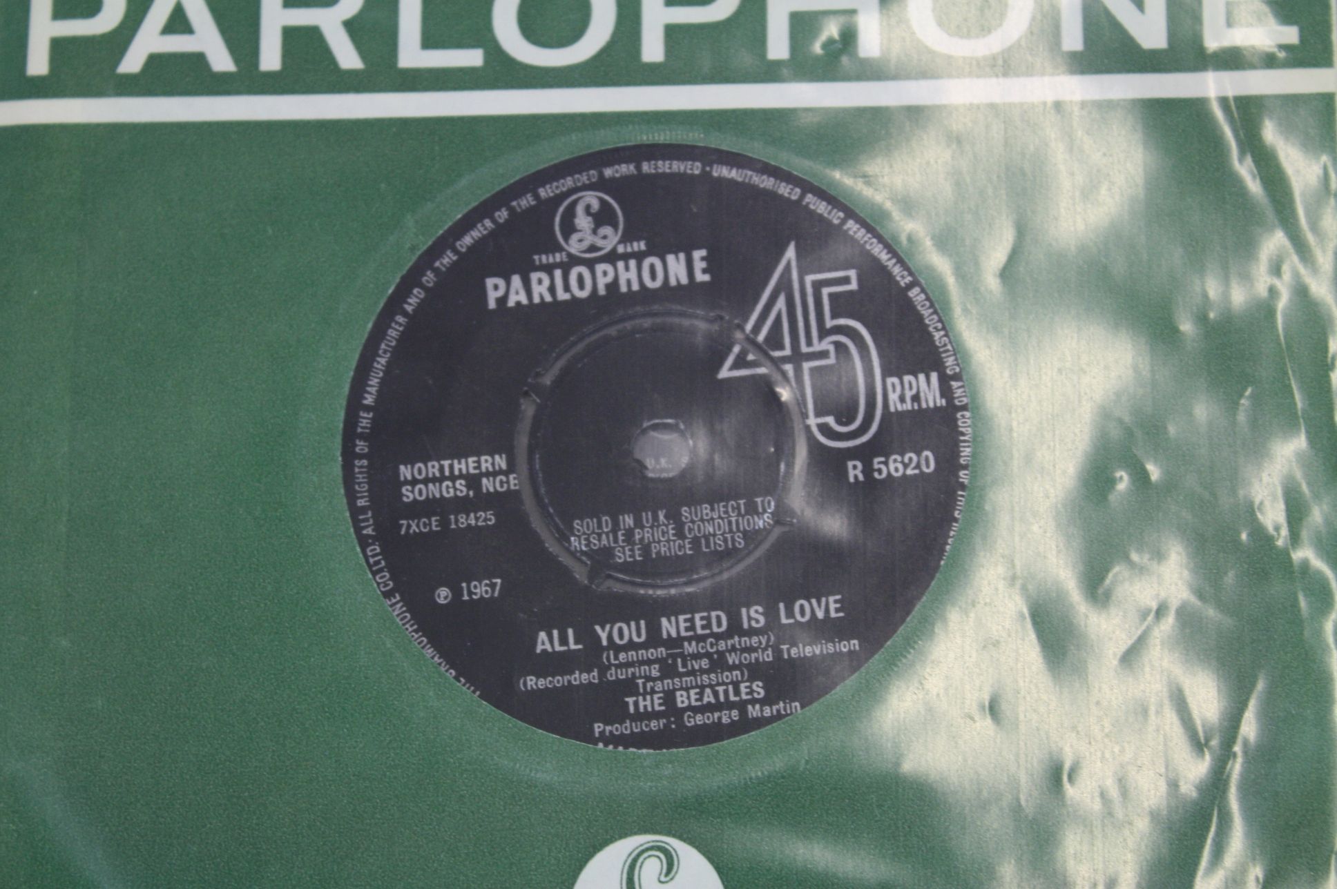 Vinyl - First class collection of 20 The Beatles 45s with some re-releases all in company sleeves in - Image 6 of 22