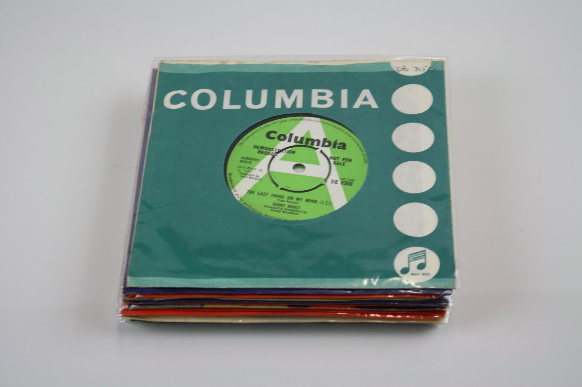 Vinyl - 17 Demo 45s on the Columbia & Parlophone labels from 1968 & 1969 to include artists such