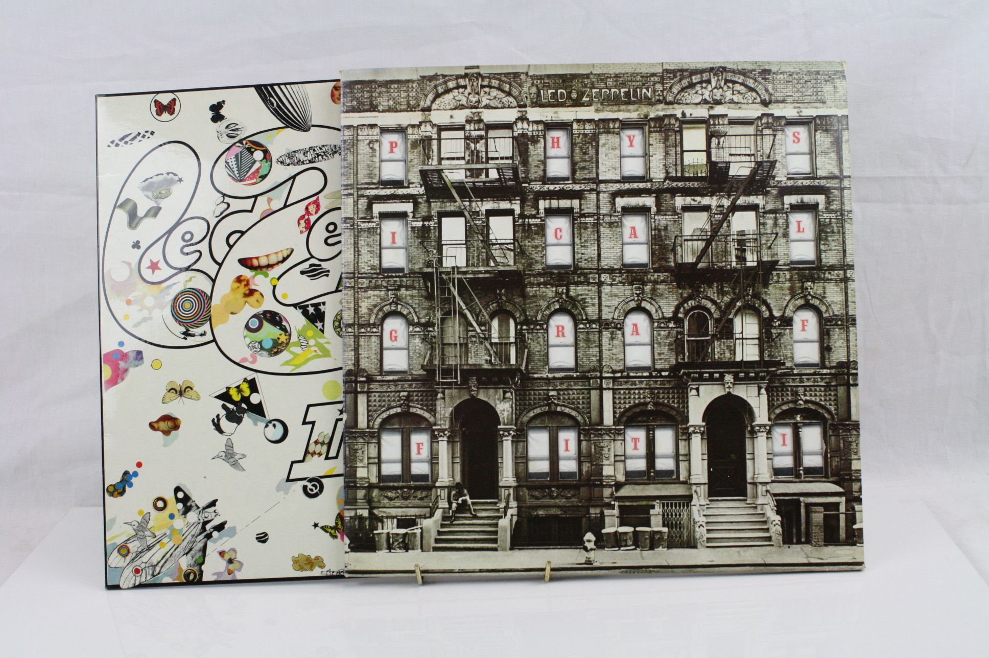 Vinyl - Led Zeppelin - Two LP's to include Three (K50002) and Physical Graffiti (SSK 89400) both - Image 3 of 17