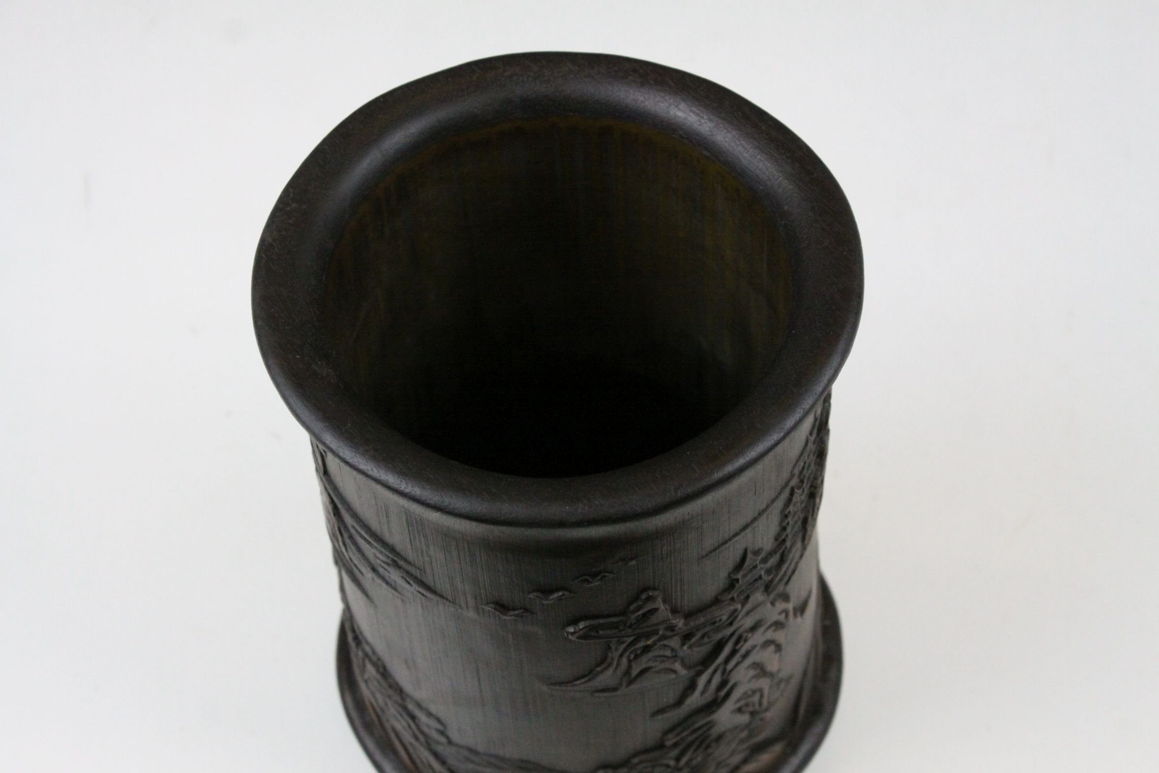 Chinese Hardwood Brush Pot intricately carved with a Temple Scene, 18.5cms high - Image 4 of 7