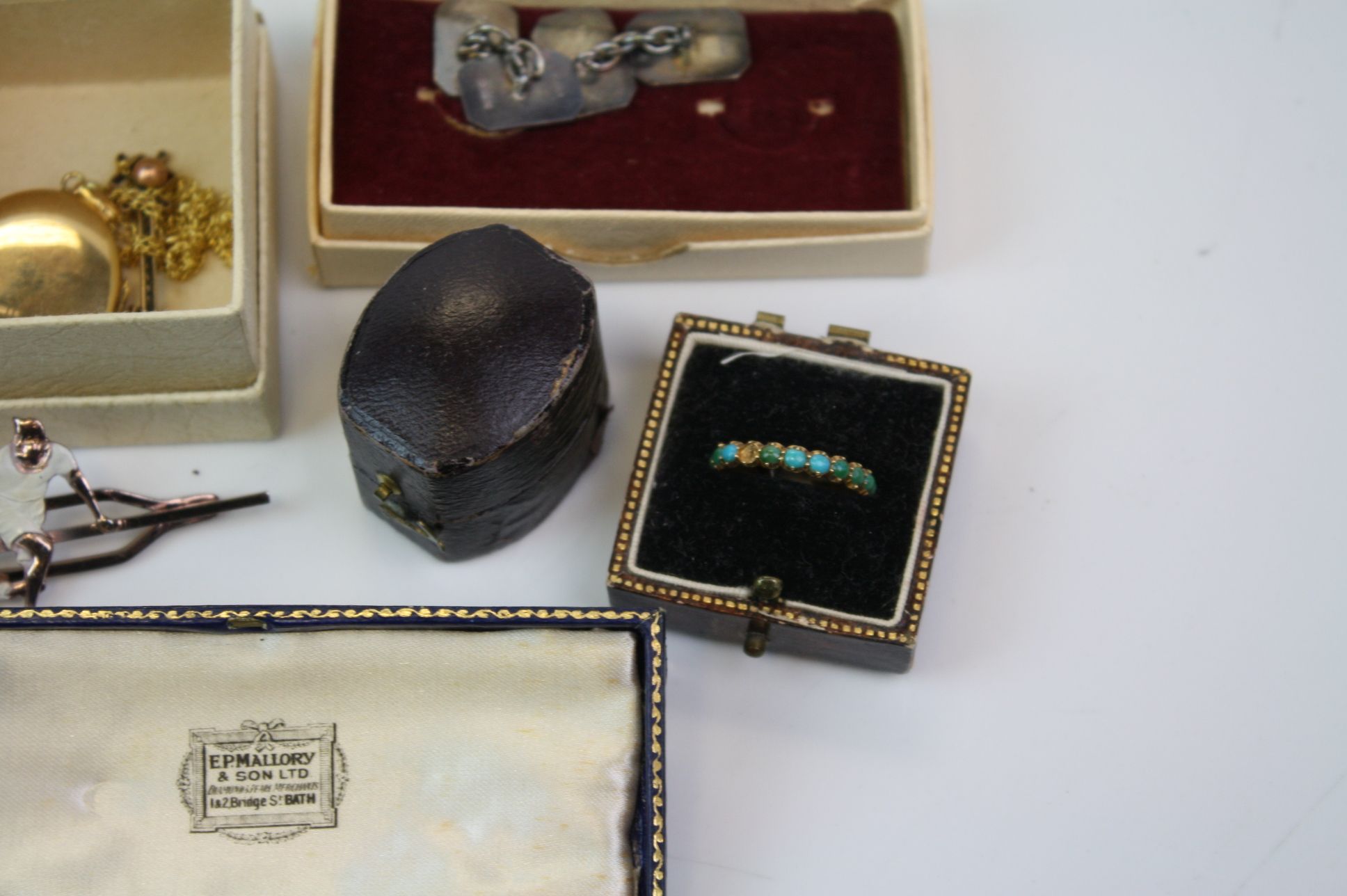 Collection of jewellery to include 9ct gold bar brooch, 9ct Locket and chain, sterling silver - Image 5 of 7