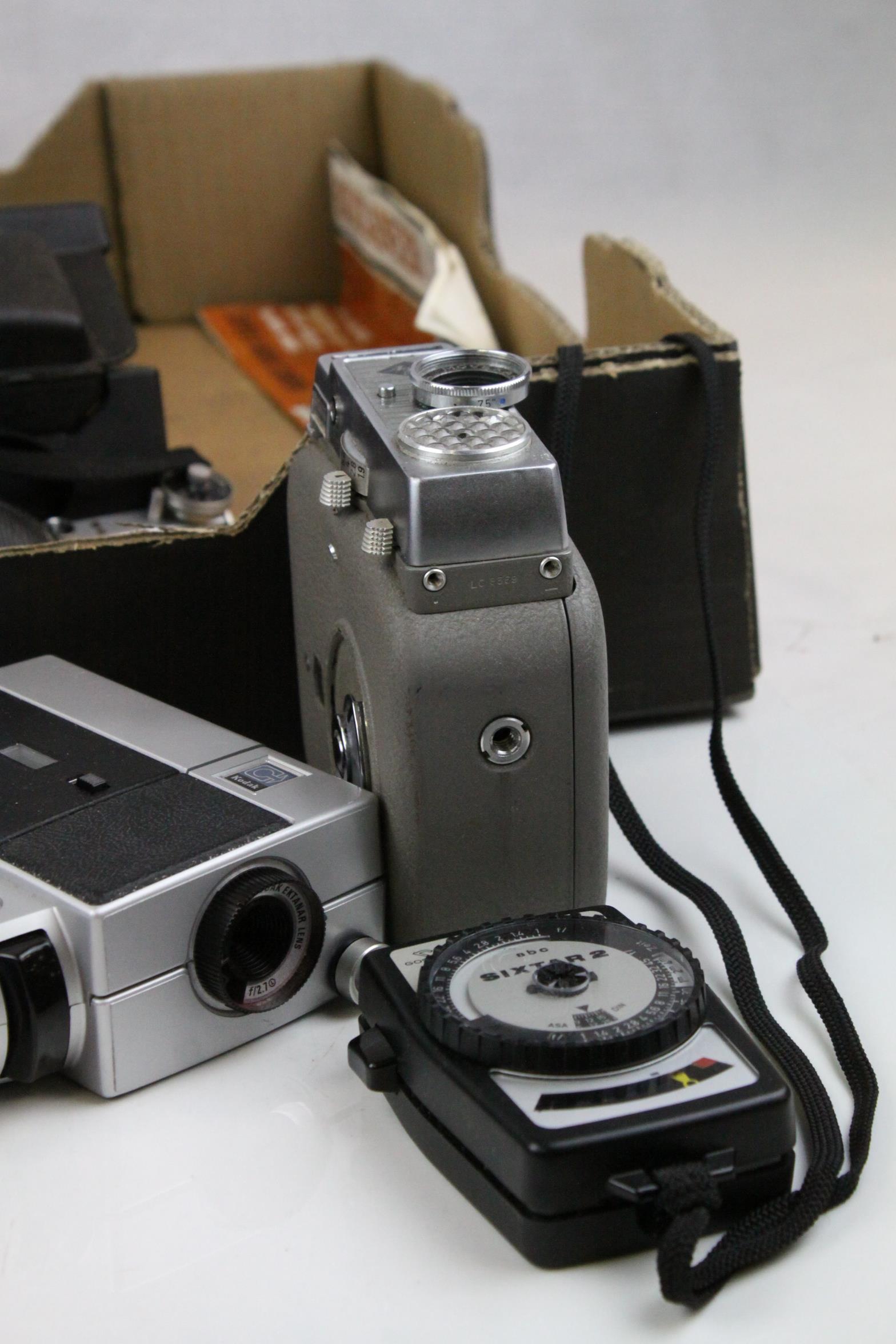 Collection of Vintage Box Cameras, mainly made by Kodak plus a selection of 8mm Cine Cameras - Image 3 of 6