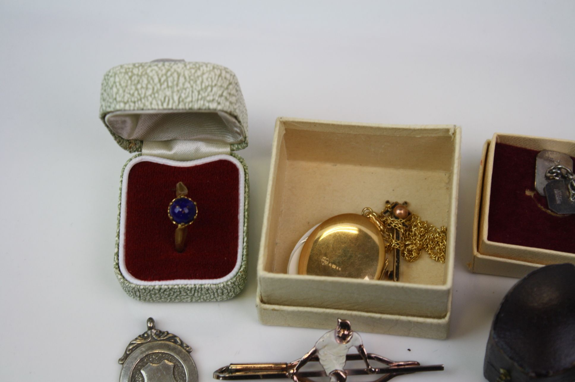 Collection of jewellery to include 9ct gold bar brooch, 9ct Locket and chain, sterling silver - Image 3 of 7