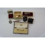 Collection of jewellery to include 9ct gold bar brooch, 9ct Locket and chain, sterling silver
