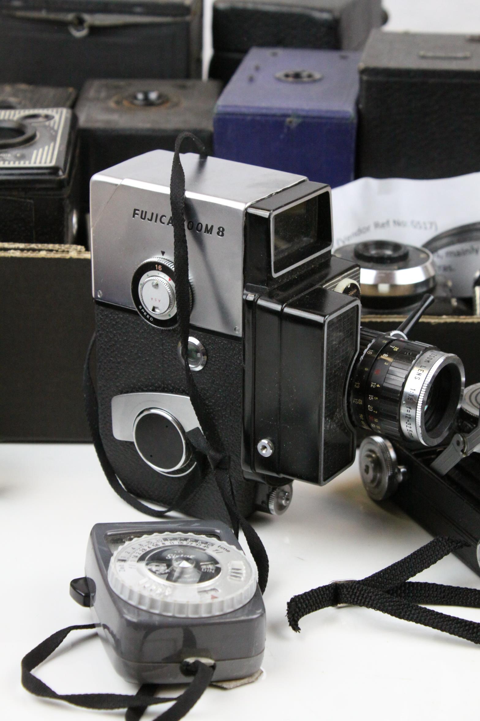 Collection of Vintage Box Cameras, mainly made by Kodak plus a selection of 8mm Cine Cameras - Image 2 of 6