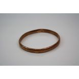 Fully hallmarked 9ct rose gold bangle bracelet (Weight 10g).