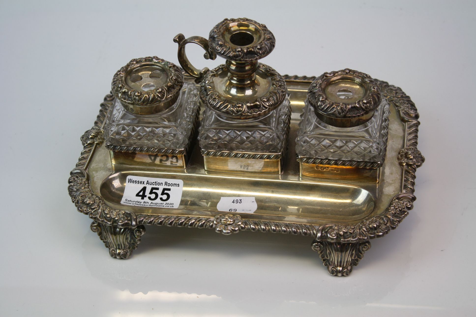 A George IV Fully Hallmarked sterling silver inkstand with cut glass bottles, hallmarked for S.C. - Image 5 of 11