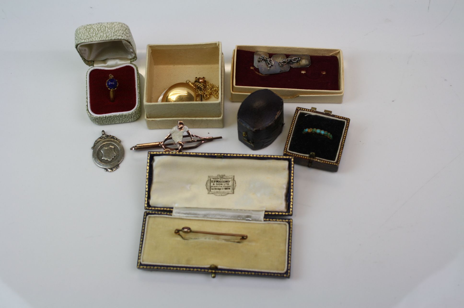 Collection of jewellery to include 9ct gold bar brooch, 9ct Locket and chain, sterling silver - Image 2 of 7