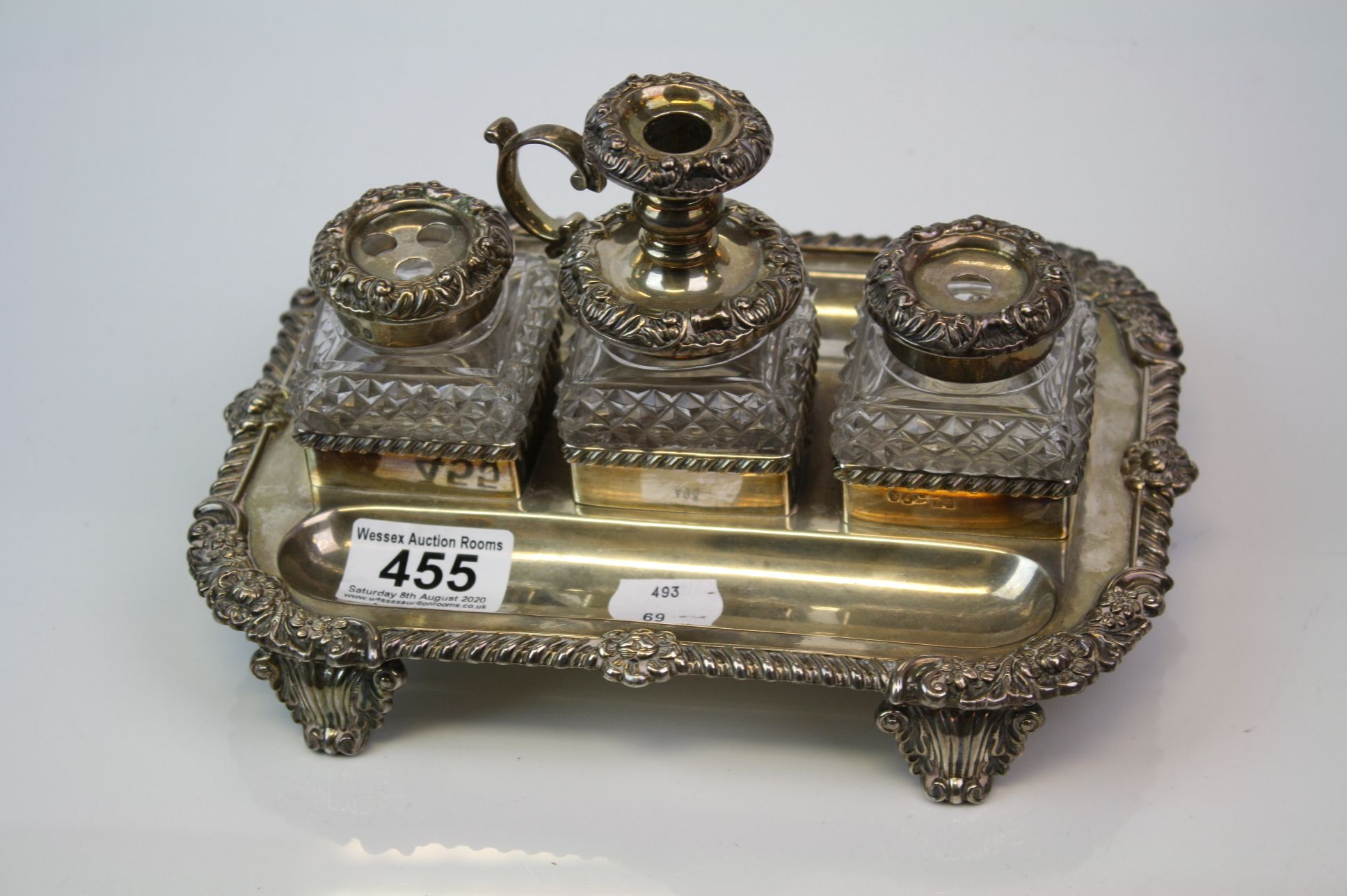 A George IV Fully Hallmarked sterling silver inkstand with cut glass bottles, hallmarked for S.C. - Image 4 of 11