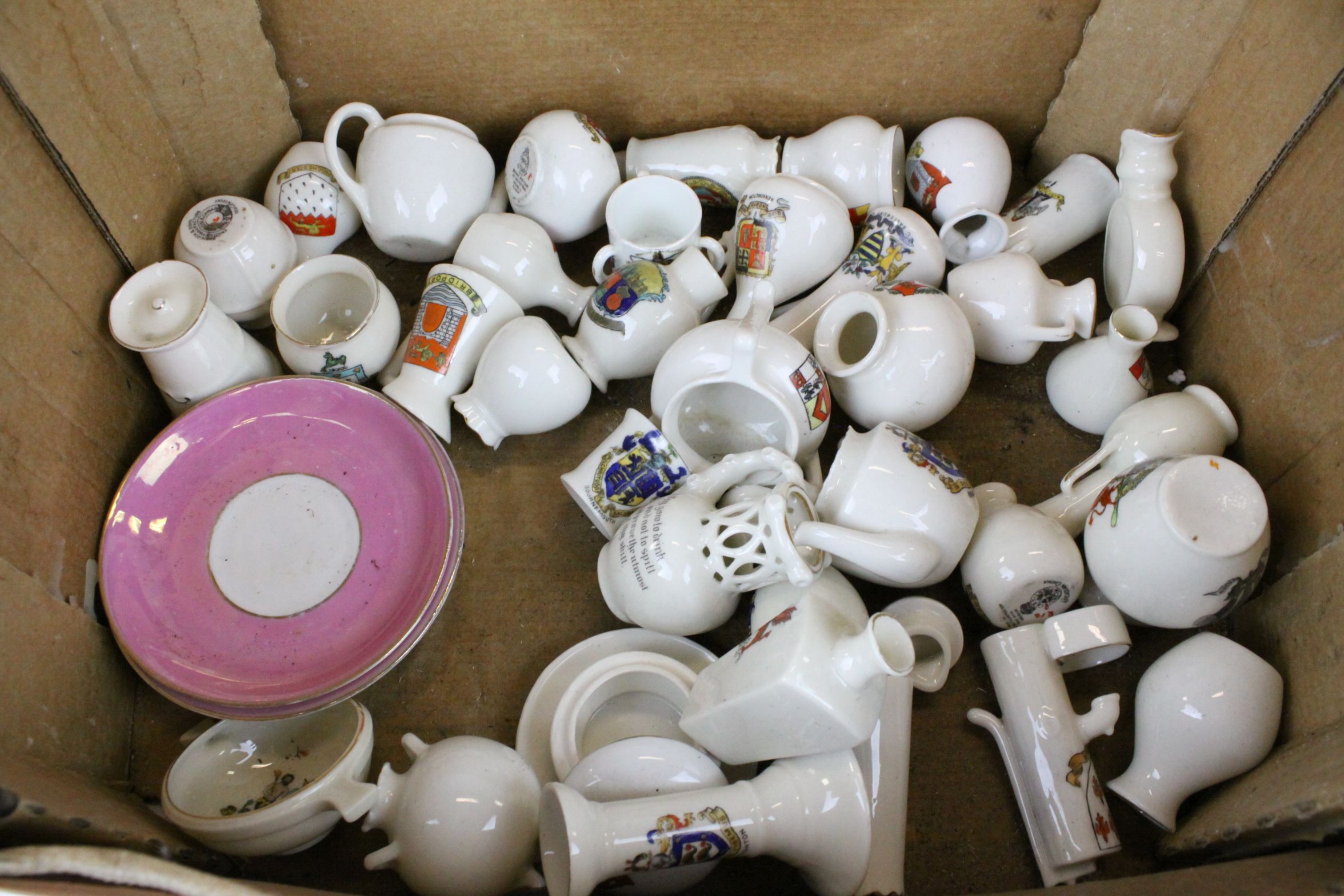 Box of approx 40 pieces crested china, W.H. Goss, Arcadian etc - Image 5 of 5