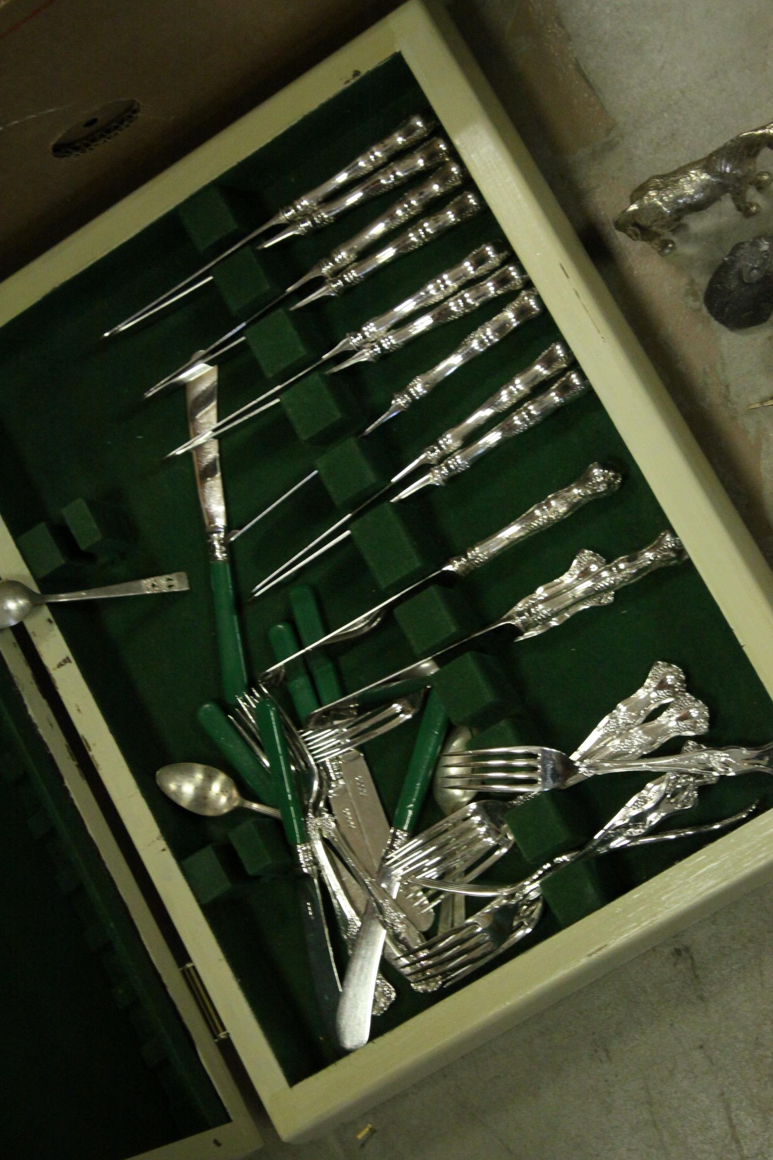 A quantity of silver plate to include teaset ,serving dishes ,boxed cutlery and animal figures - Image 2 of 4