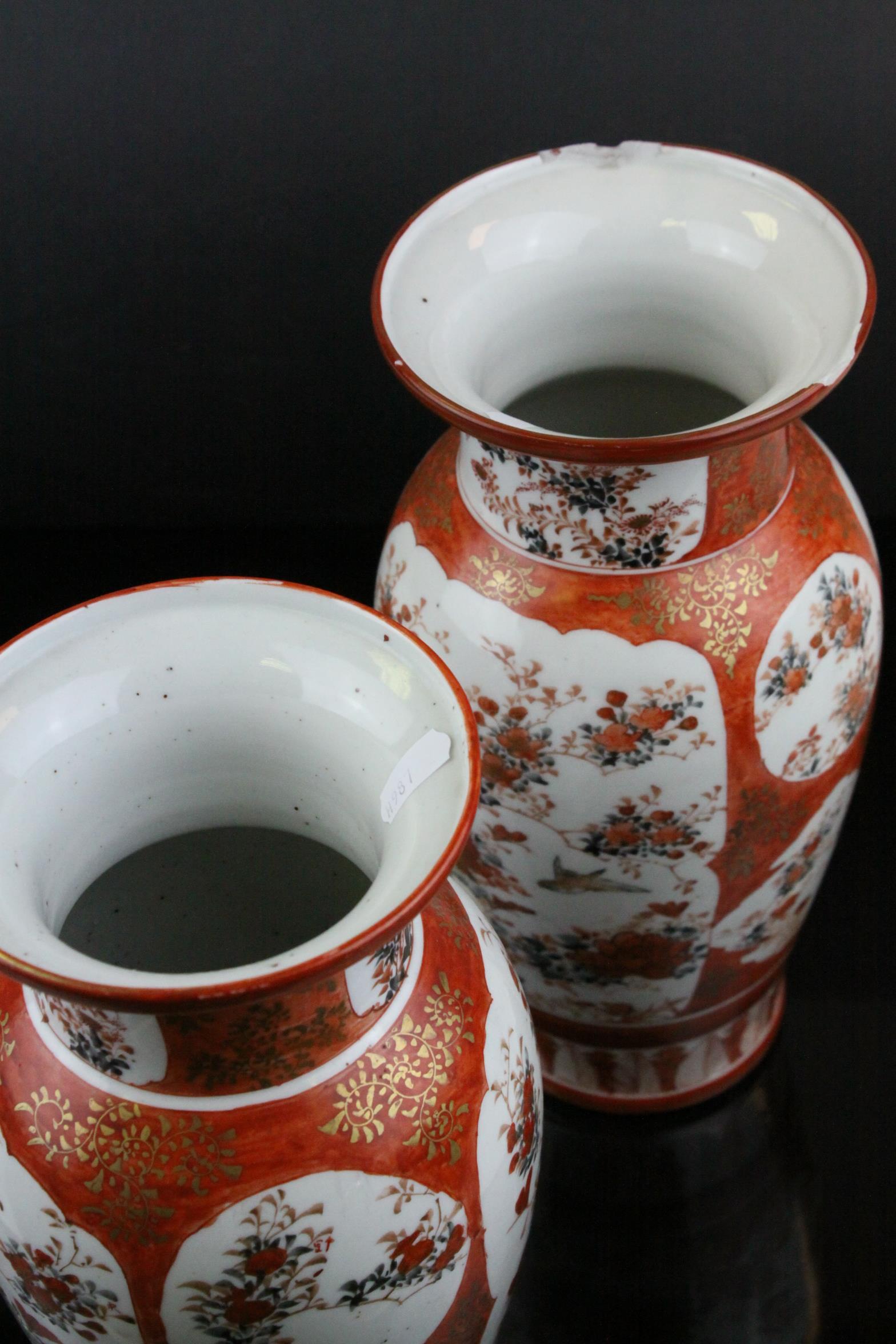 A pair of early 20th century kutani vases 31 cm tall. - Image 6 of 7