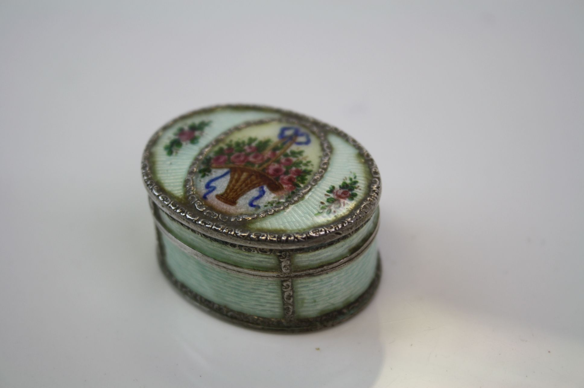 19th century French Guilloche Enamel Patch Box with stamp marks for Paris and maker J.G - Image 3 of 5