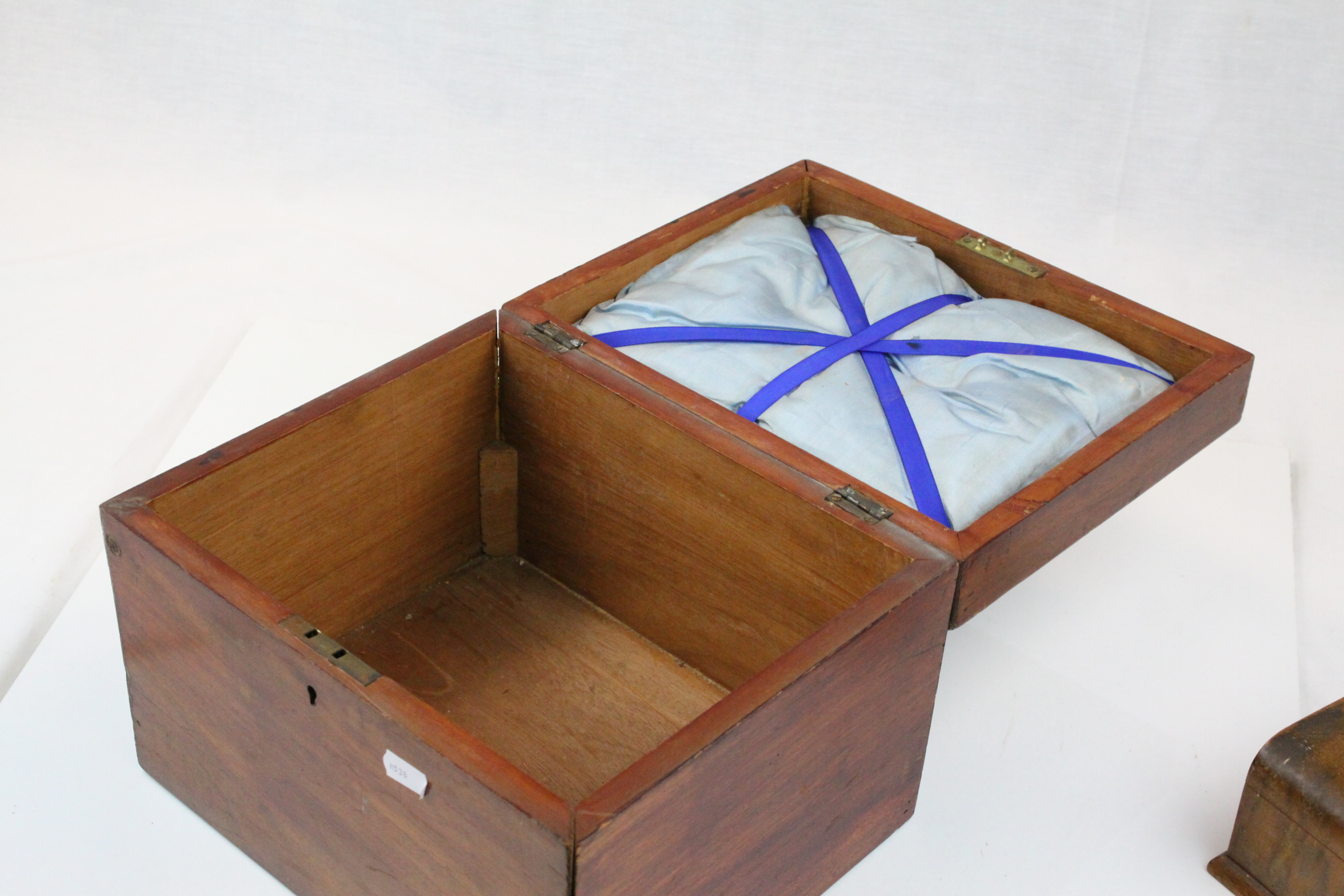 An antique mahogany box and a mid 20th century cigarette box. - Image 3 of 3