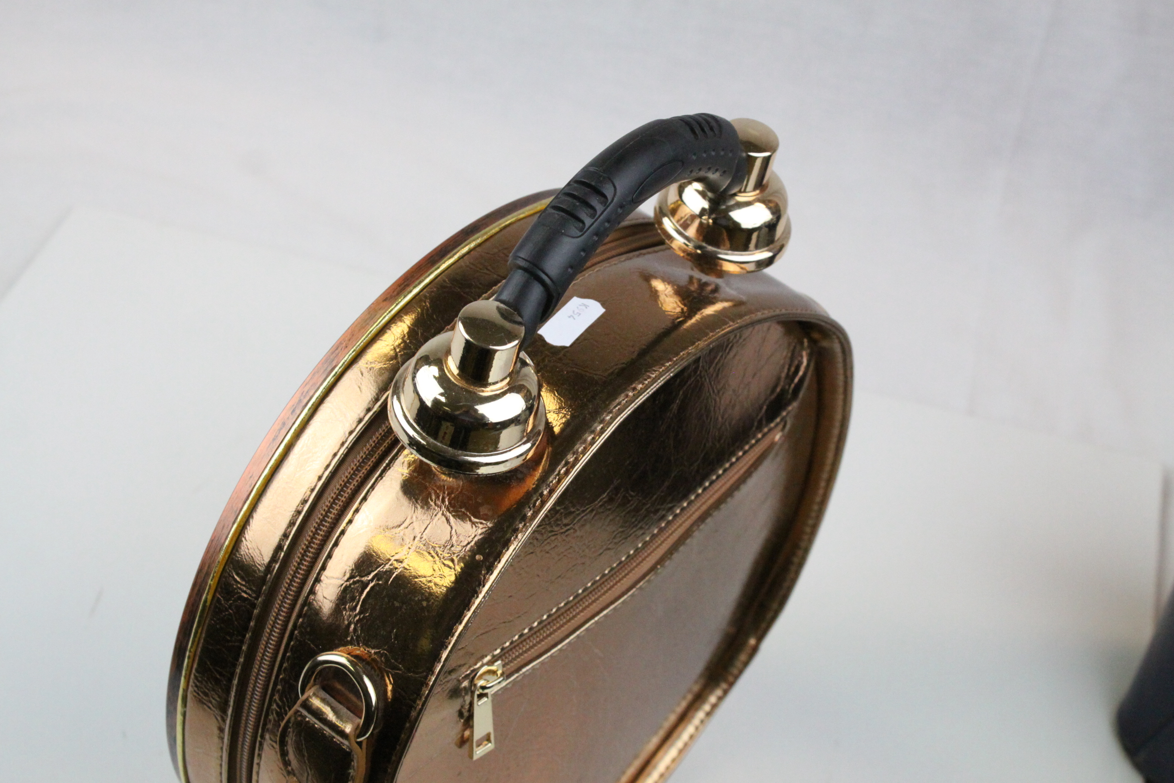 Two Handbags - Ameiliyar Swan Handbag, 36cms wide together with a Battery Operated Clock Handbag, - Image 4 of 5