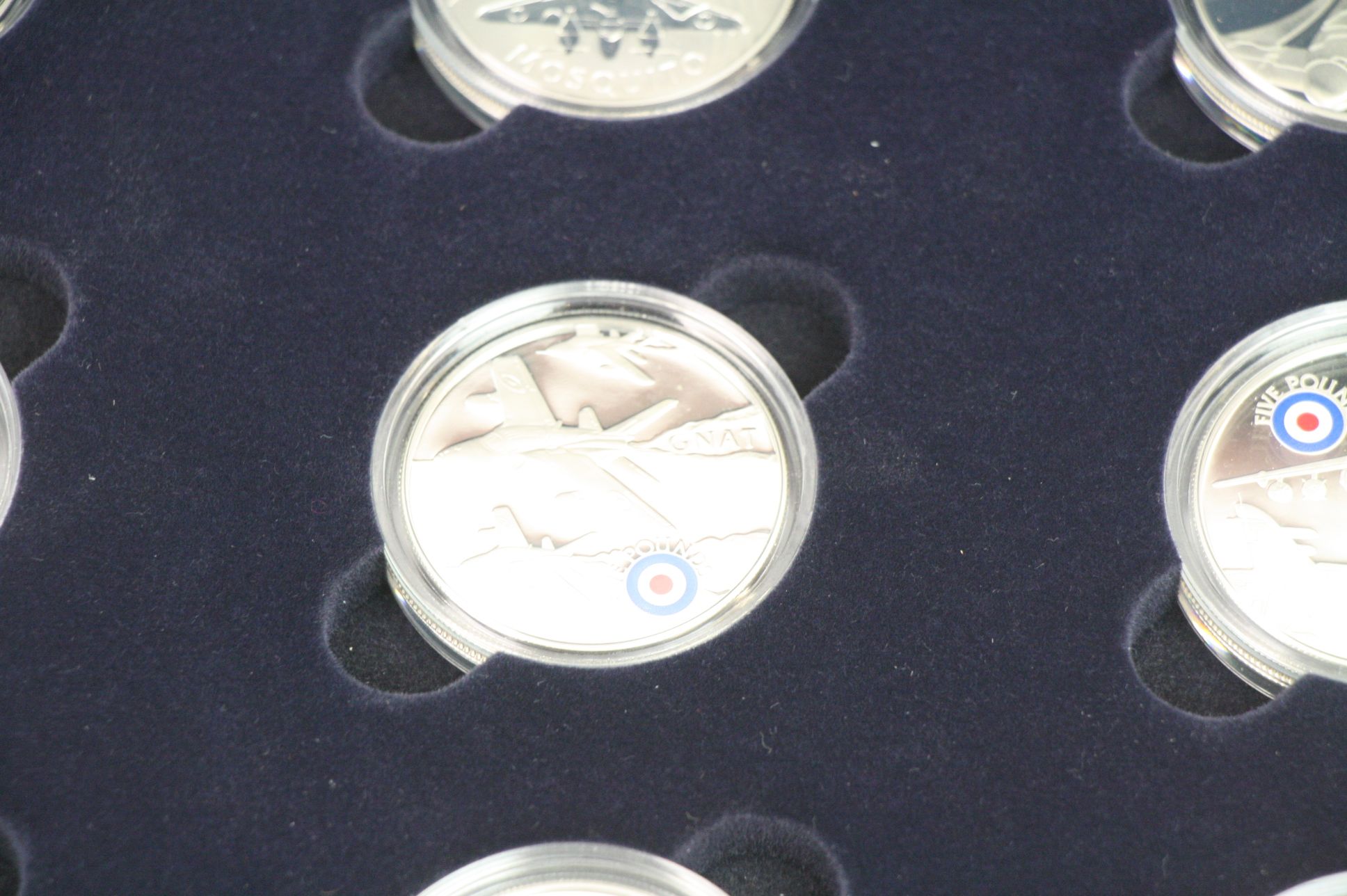 A Royal Mint History Of The RAF / Royal Air Force Silver Proof £5 Coin Set, Set Of 18 x £5 Silver - Image 7 of 21