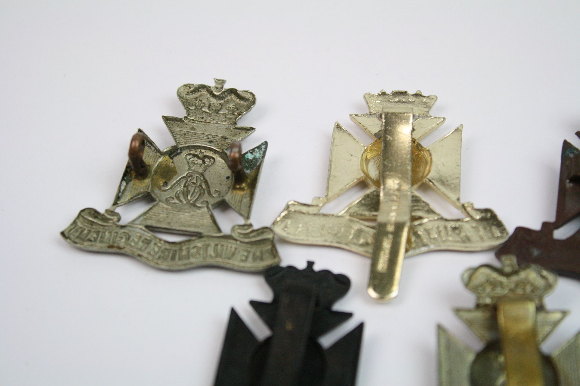 A Collection Of Seven The Wiltshire Regiment Cap Badges To Include A Bronzed, Brass, White Metal, - Image 11 of 14