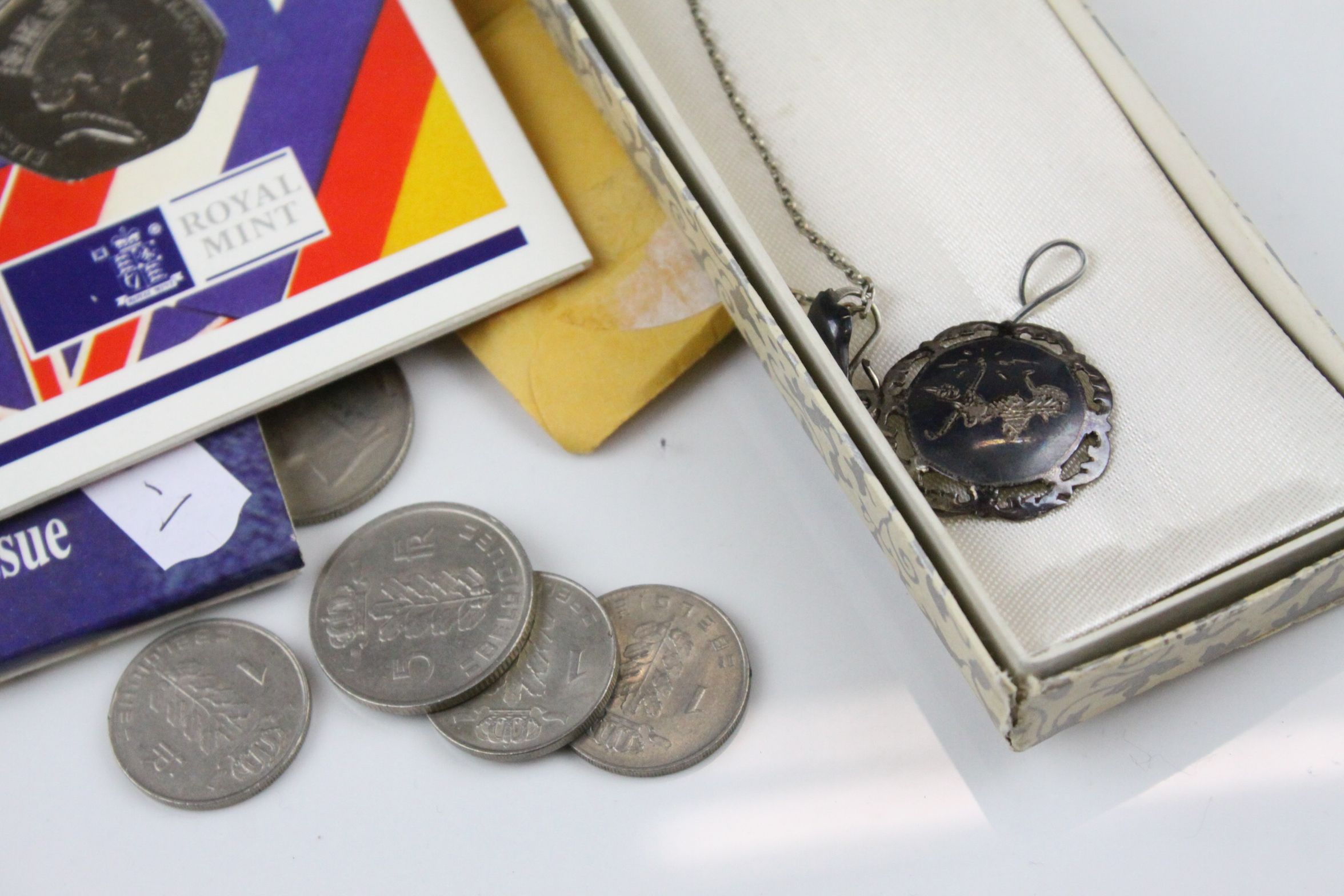 A collection of british and foreign coins to include commemorative examples together with a siam - Image 2 of 5