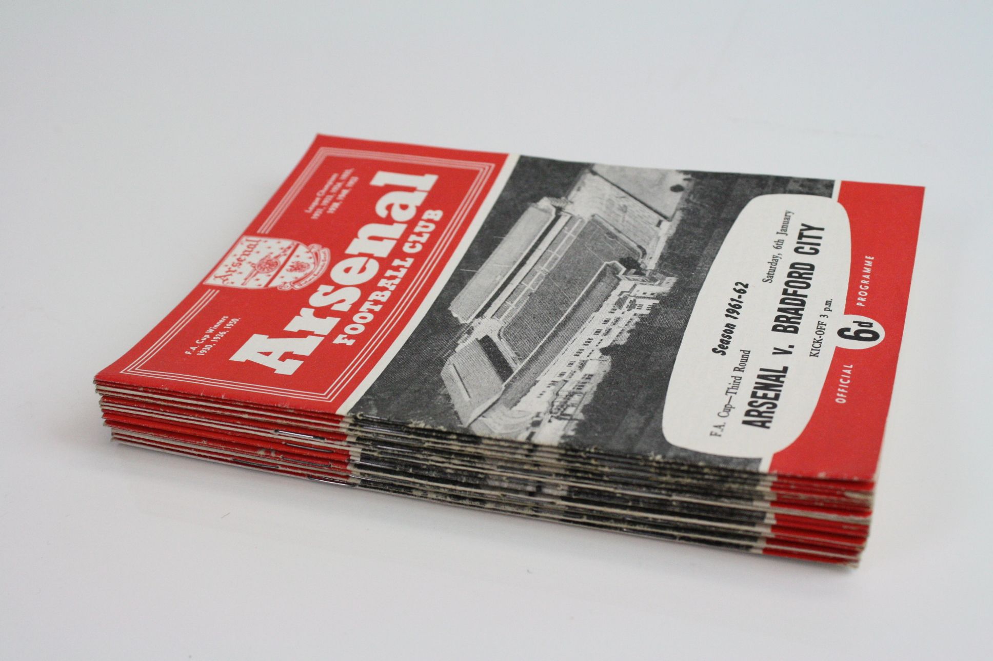 Football programmes - Large collection of approx 150 Arsenal home programmes ranging from the 1953/4 - Image 10 of 12