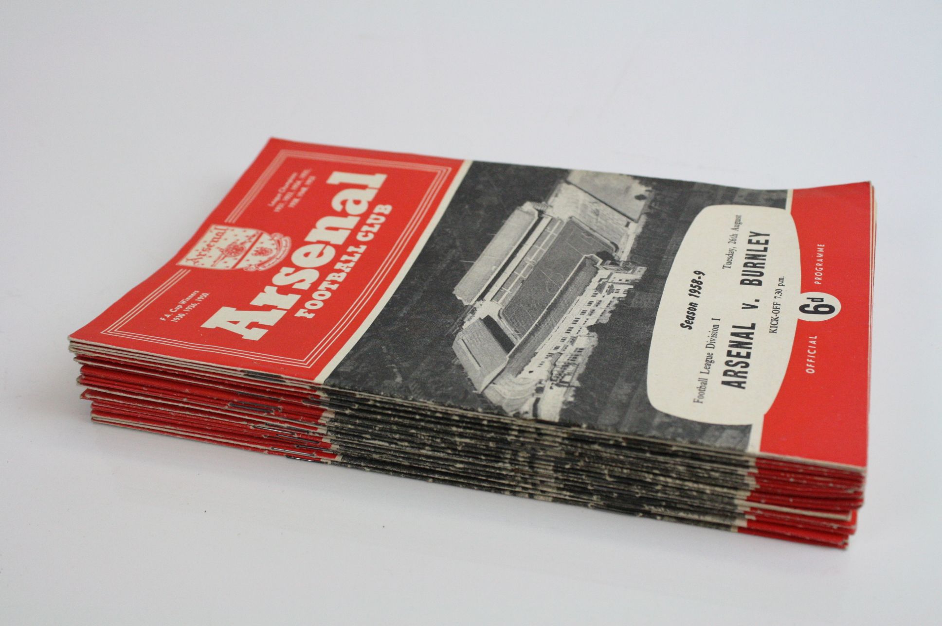 Football programmes - Large collection of approx 150 Arsenal home programmes ranging from the 1953/4 - Image 7 of 12