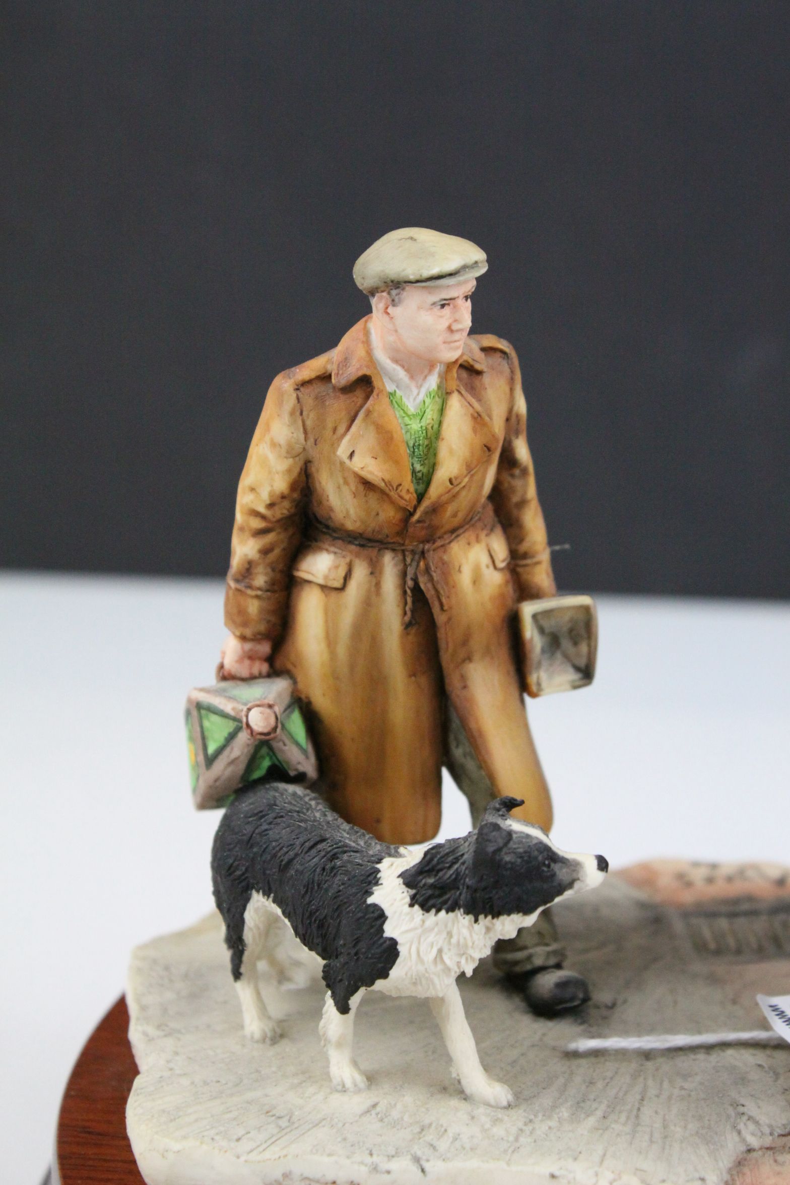 Border Fine Arts model ' An Early Start ' JH91 on Wooden Plinth - Image 3 of 6