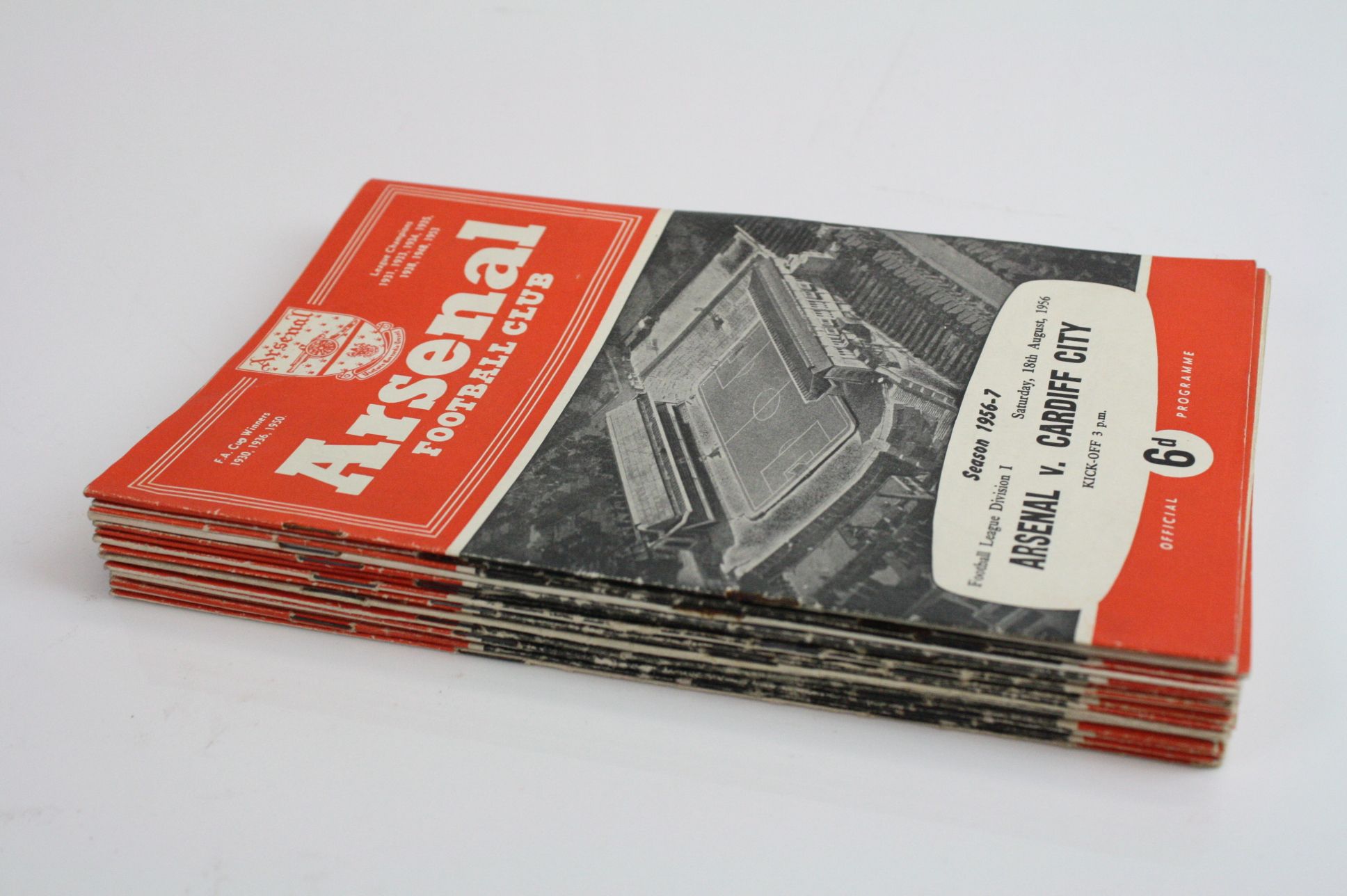 Football programmes - Large collection of approx 150 Arsenal home programmes ranging from the 1953/4 - Image 5 of 12
