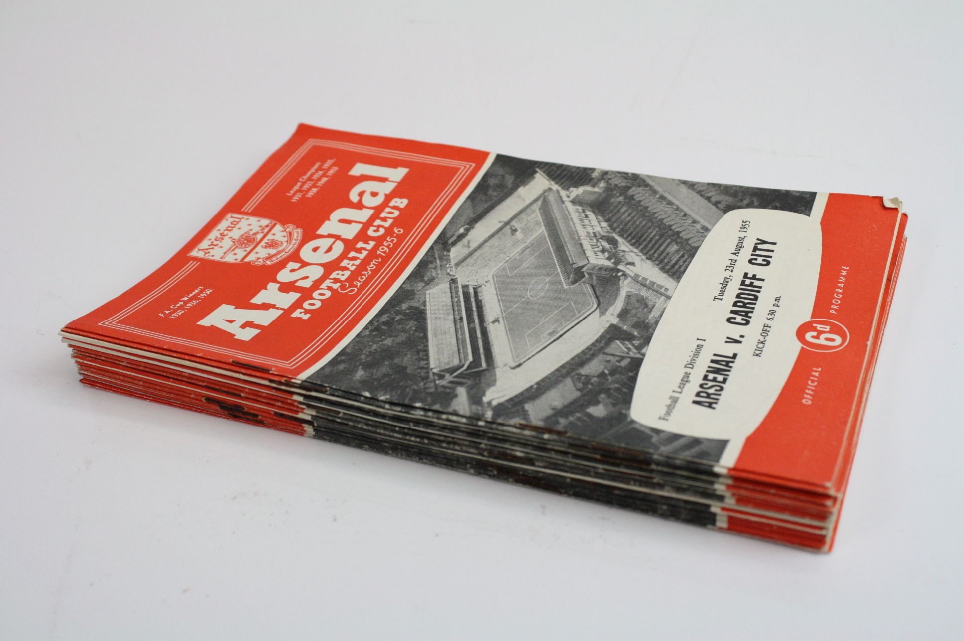 Football programmes - Large collection of approx 150 Arsenal home programmes ranging from the 1953/4 - Image 4 of 12