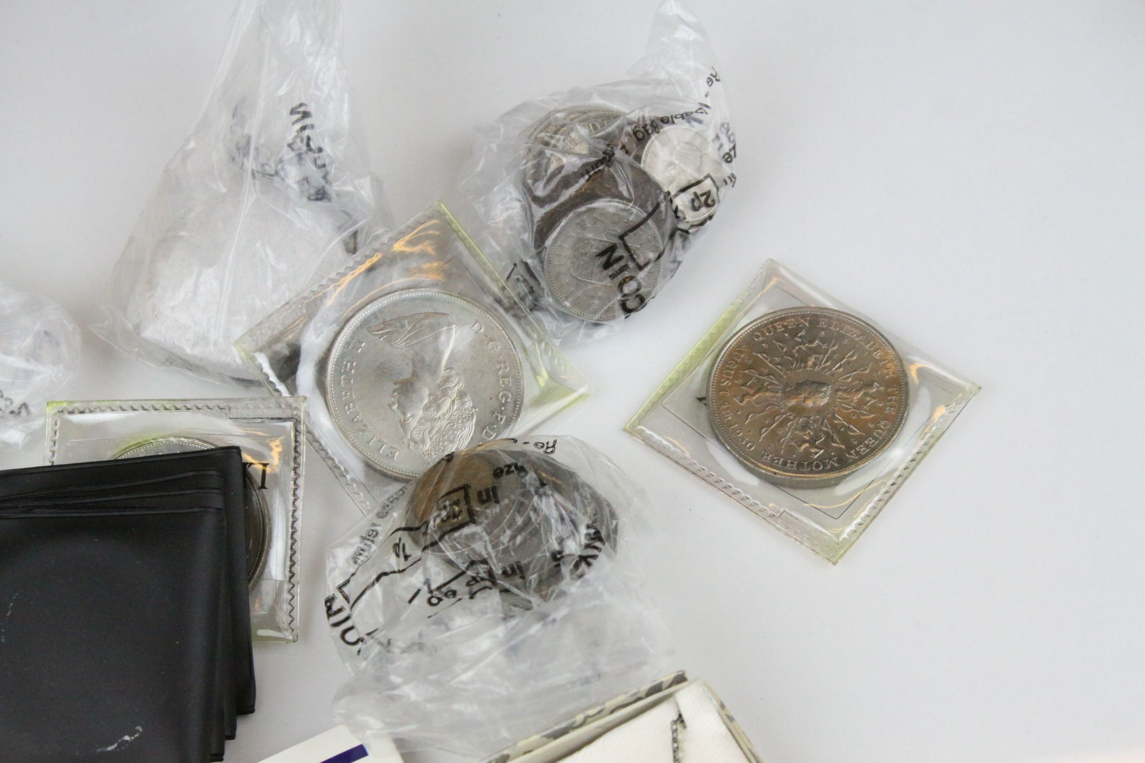 A collection of british and foreign coins to include commemorative examples together with a siam - Image 3 of 5